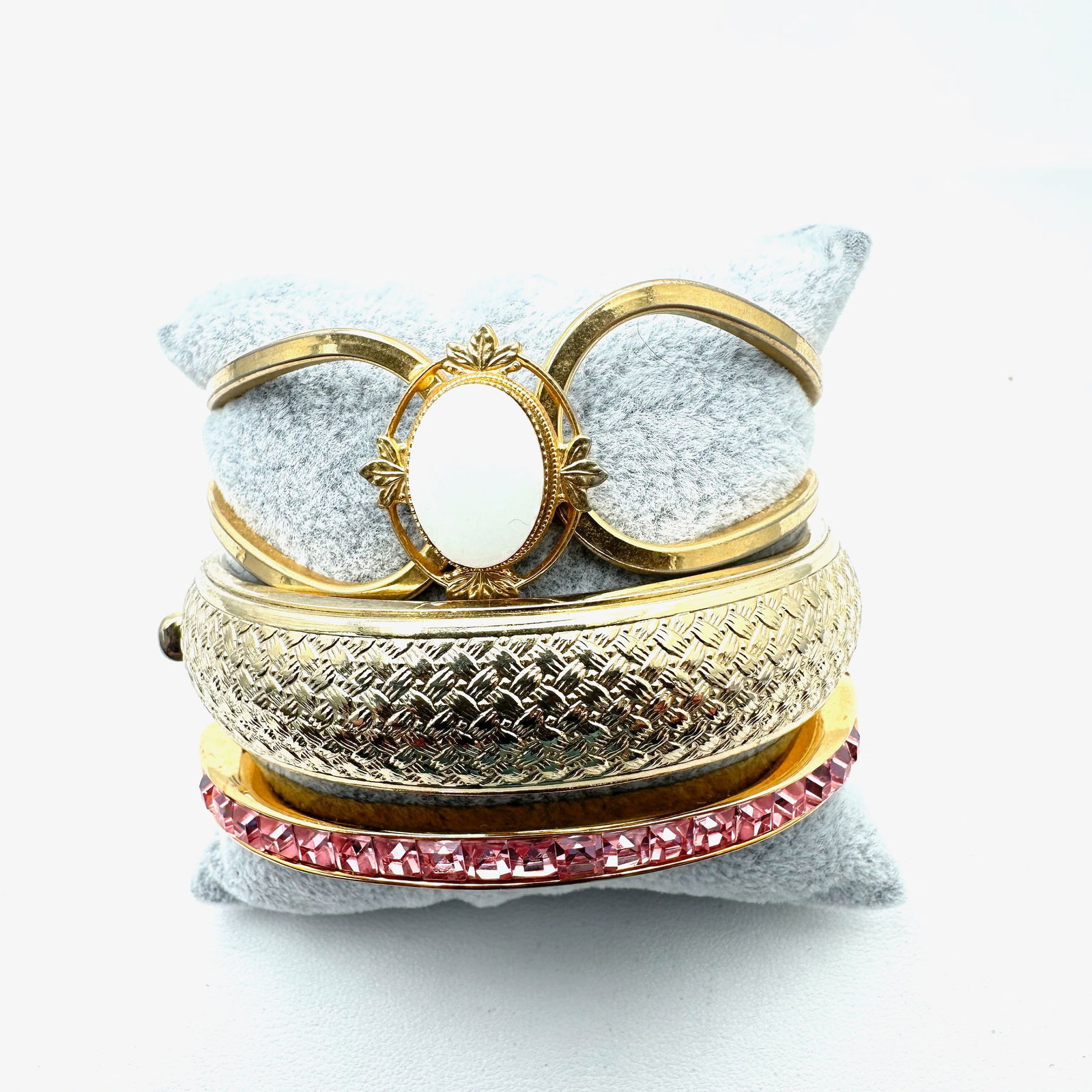 Vintage Jewelry Group Gold Tone Bracelets Pink Crystal Gold Tone Hinged Bangle Bracelet (1 of 2)