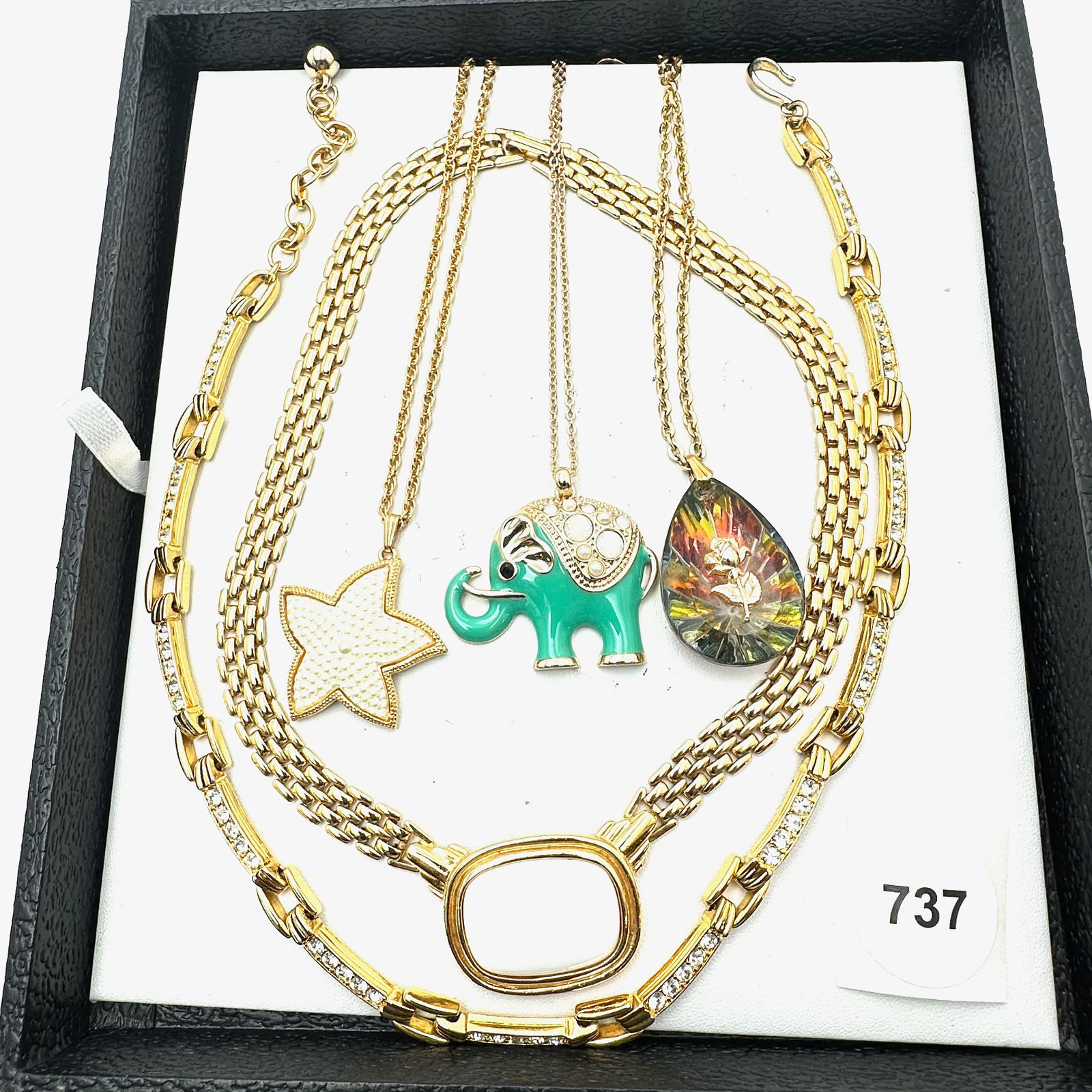 Vintage Jewelry Group Gold Tone Necklaces Elephant Starfish (1 of 2)
