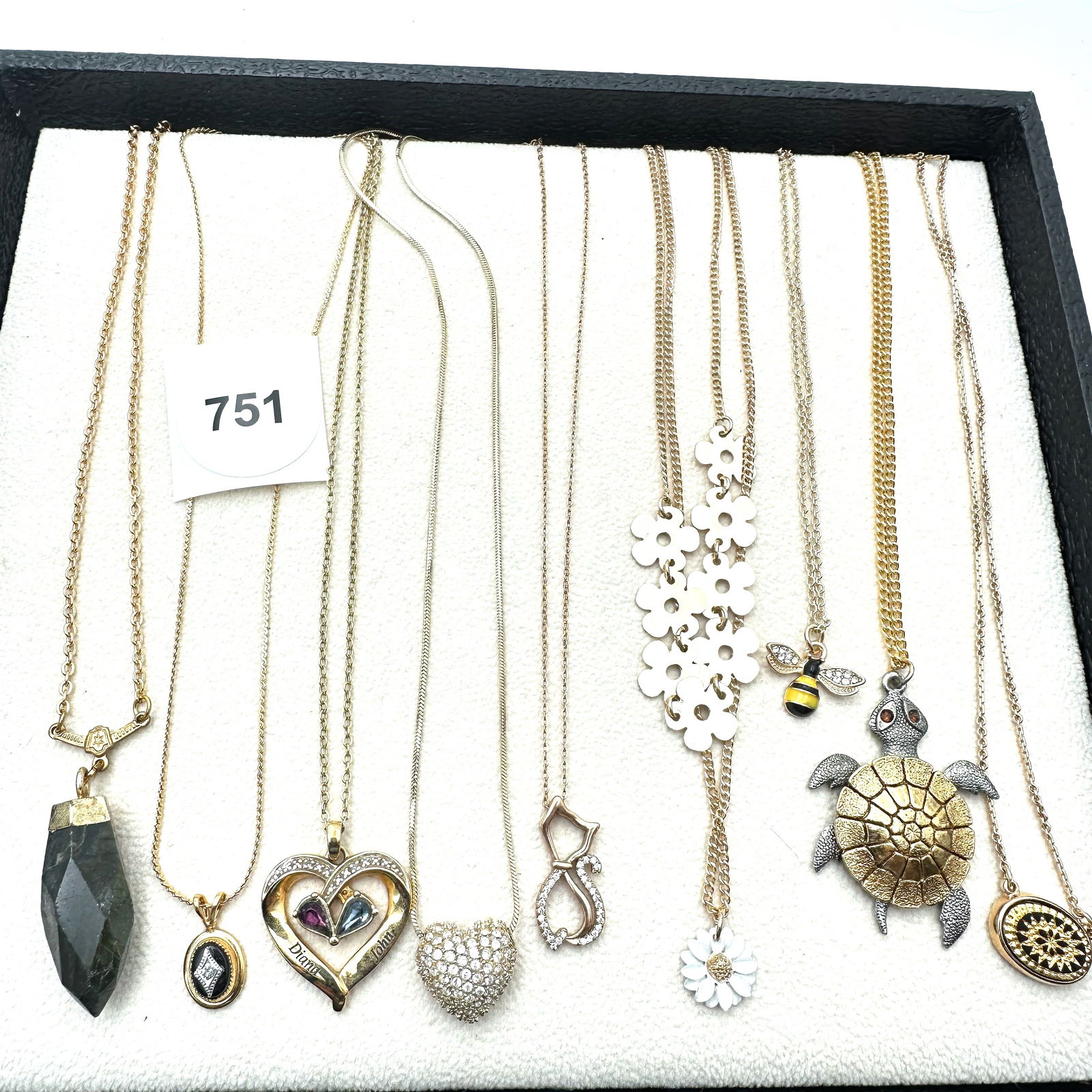 Vintage Jewelry Group Gold Tone and Plated Cat Turtle Bee Flower Heart Pendants: Vintage Jewelry Group Gold Tone and Plated Cat Turtle Bee Flower Heart Pendants