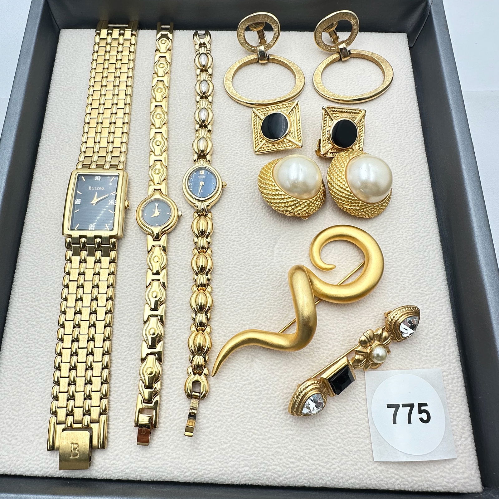 Vintage Jewelry Group Bulova And Citizens Watches Matte Gold Tone Earrings 1 Roget Brooches 1: Vintage Jewelry Group Bulova And Citizens Watches Matte Gold Tone Earrings 1 Roget Brooches 1 Carolee