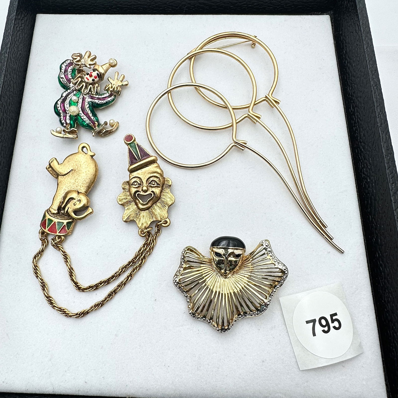 Vintage Jewelry Group Clow Elephant Balloon Mime Brooches Pins Gold Tone (1 of 2)
