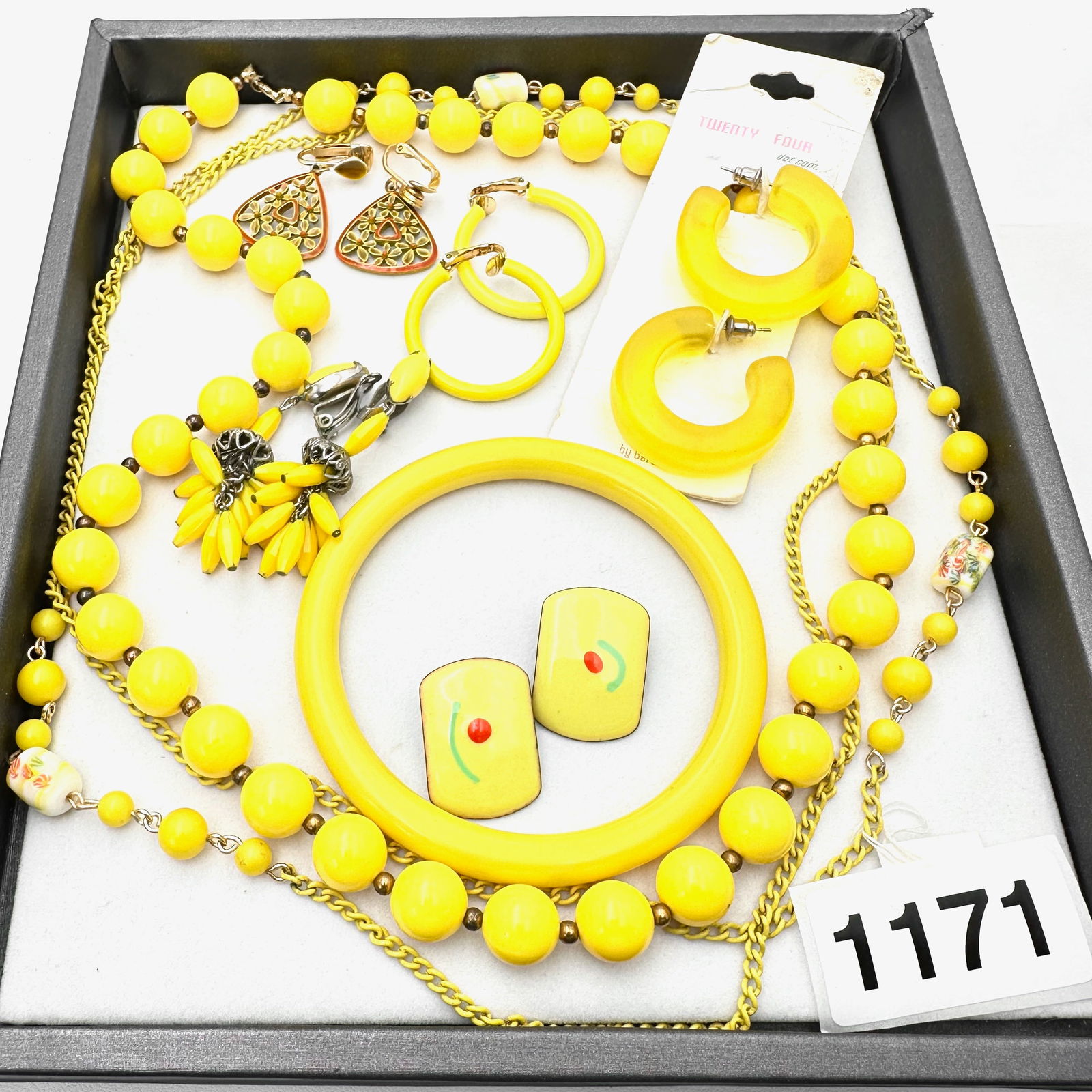 Vintage Jewelry Group Lot (1 of 2)