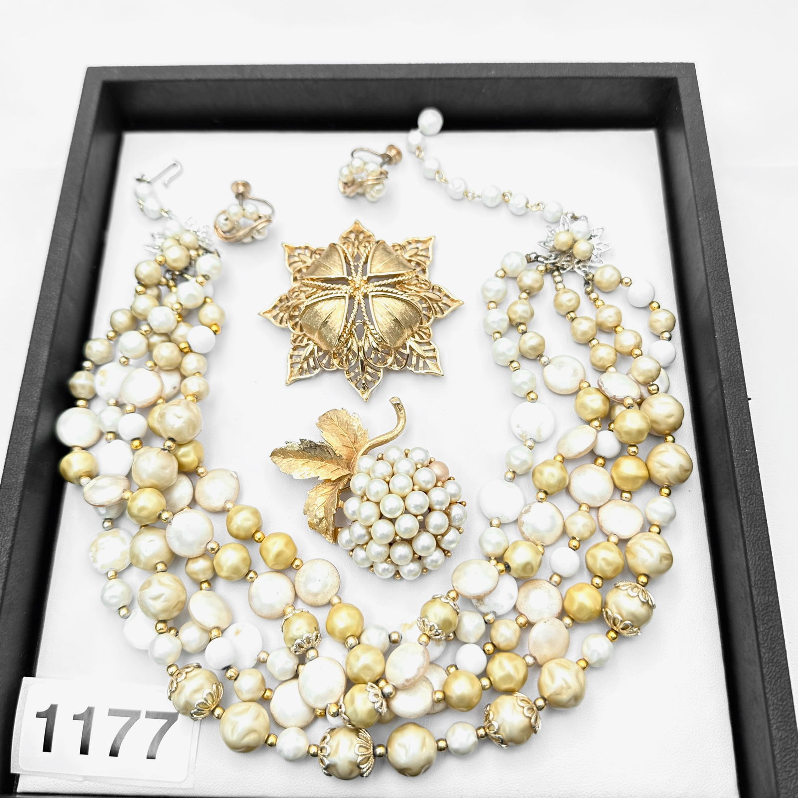 Vintage Jewelry Group Lot: Vintage Jewelry Group Lot