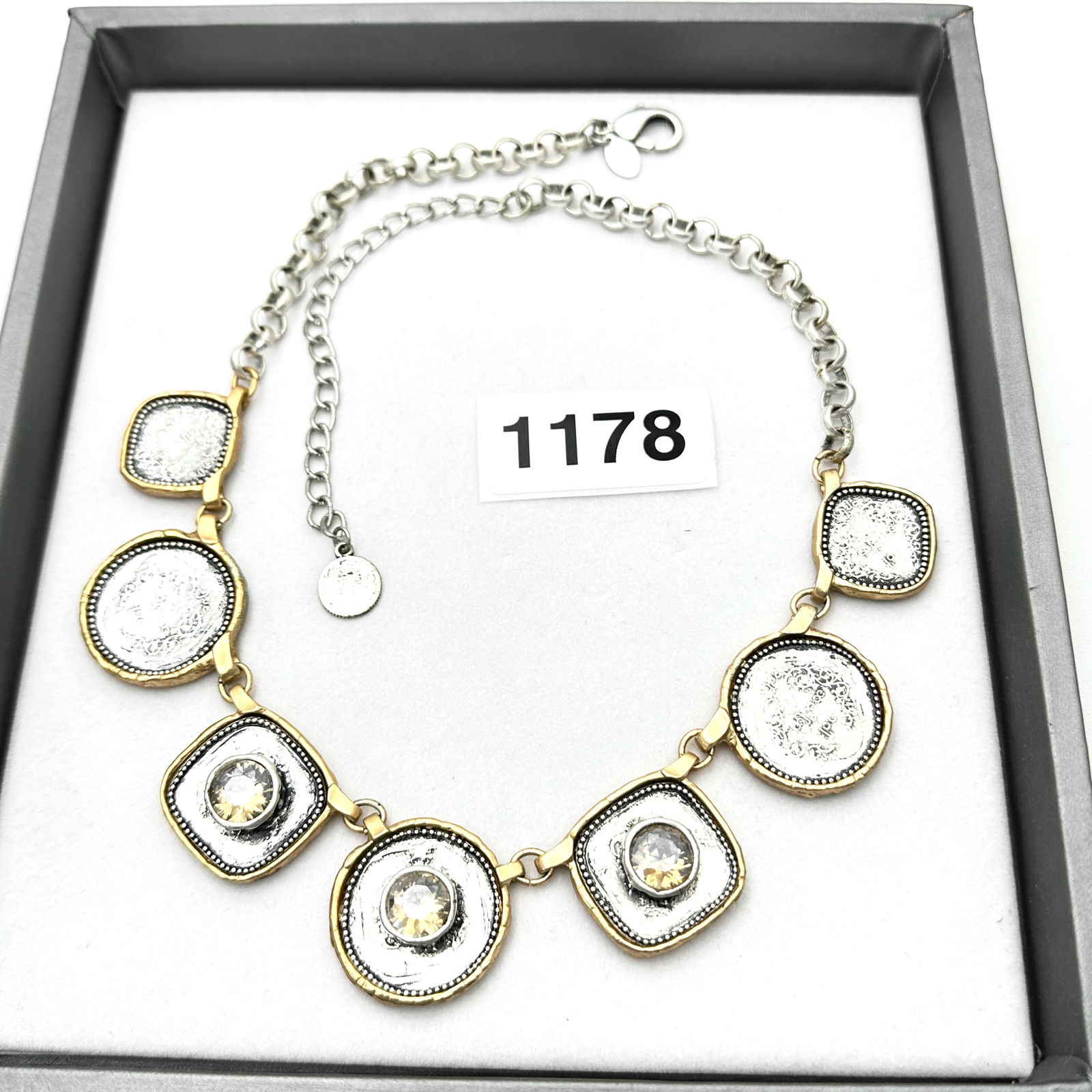 Vintage Jewelry Group Lot: Vintage Jewelry Group Lot