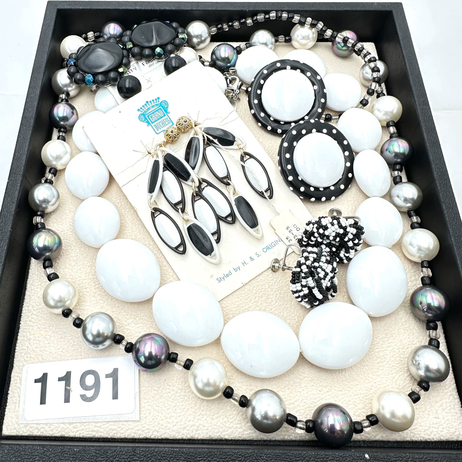 Vintage Jewelry Group Lot: Vintage Jewelry Group Lot