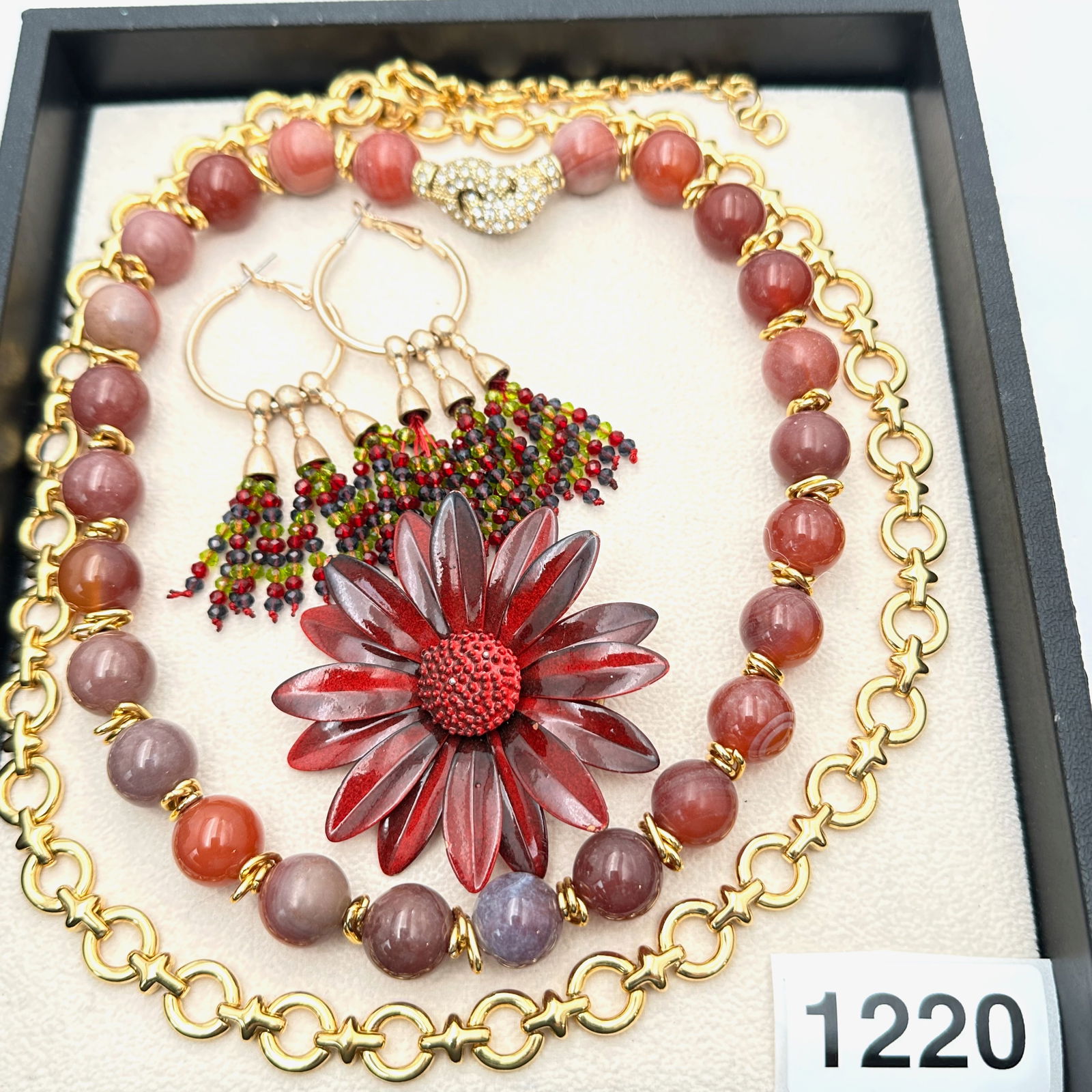 Vintage Jewelry Group Lot: Vintage Jewelry Group Lot