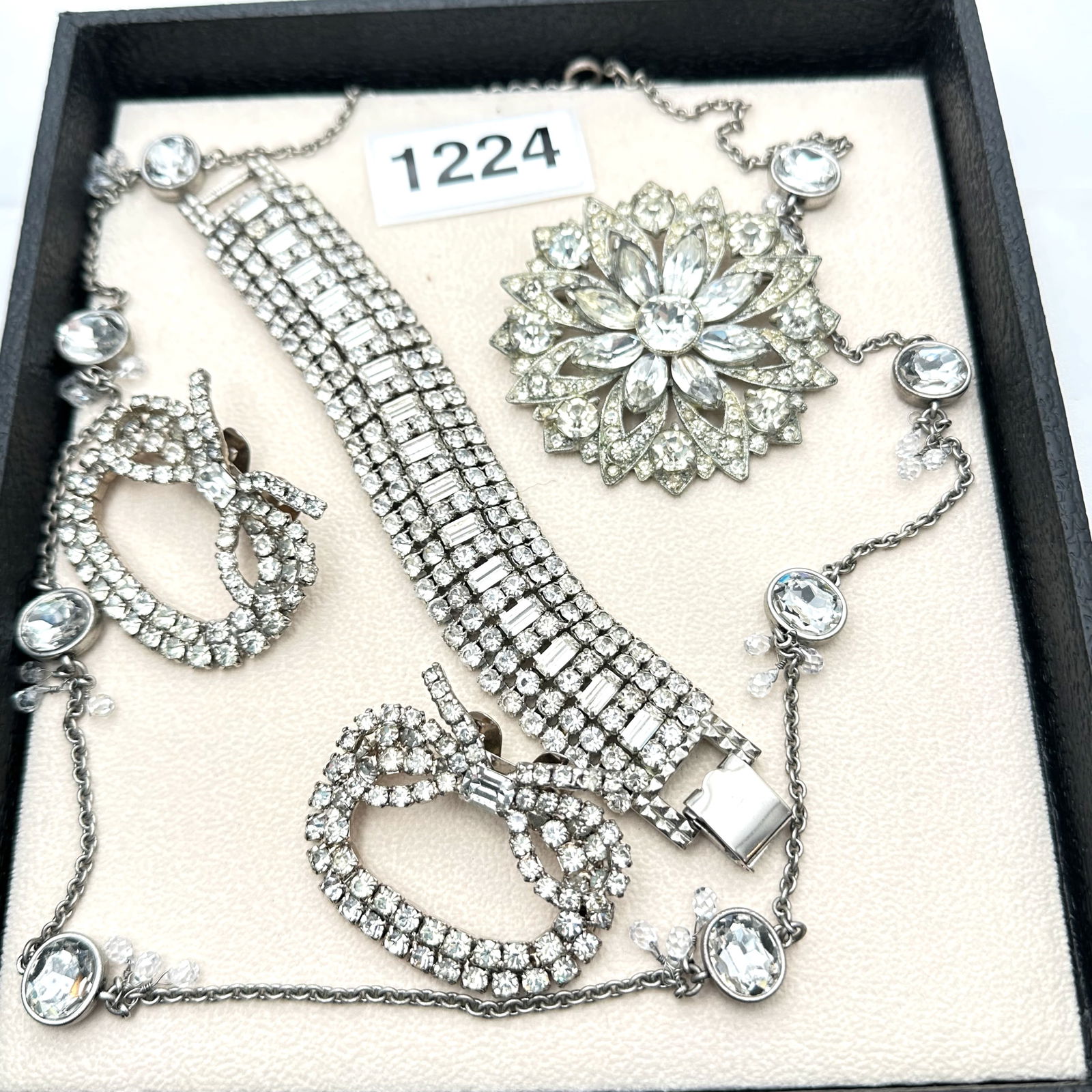 Vintage Jewelry Group Lot: Vintage Jewelry Group Lot