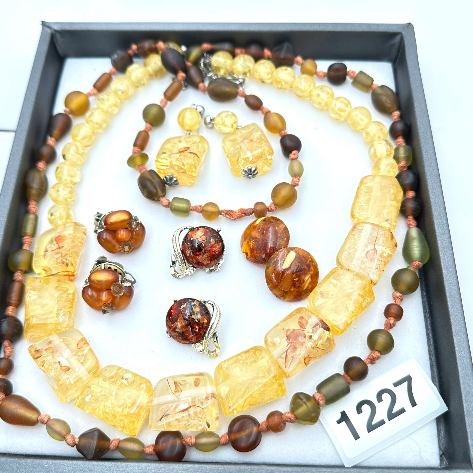 Vintage Jewelry Group Lot (1 of 2)