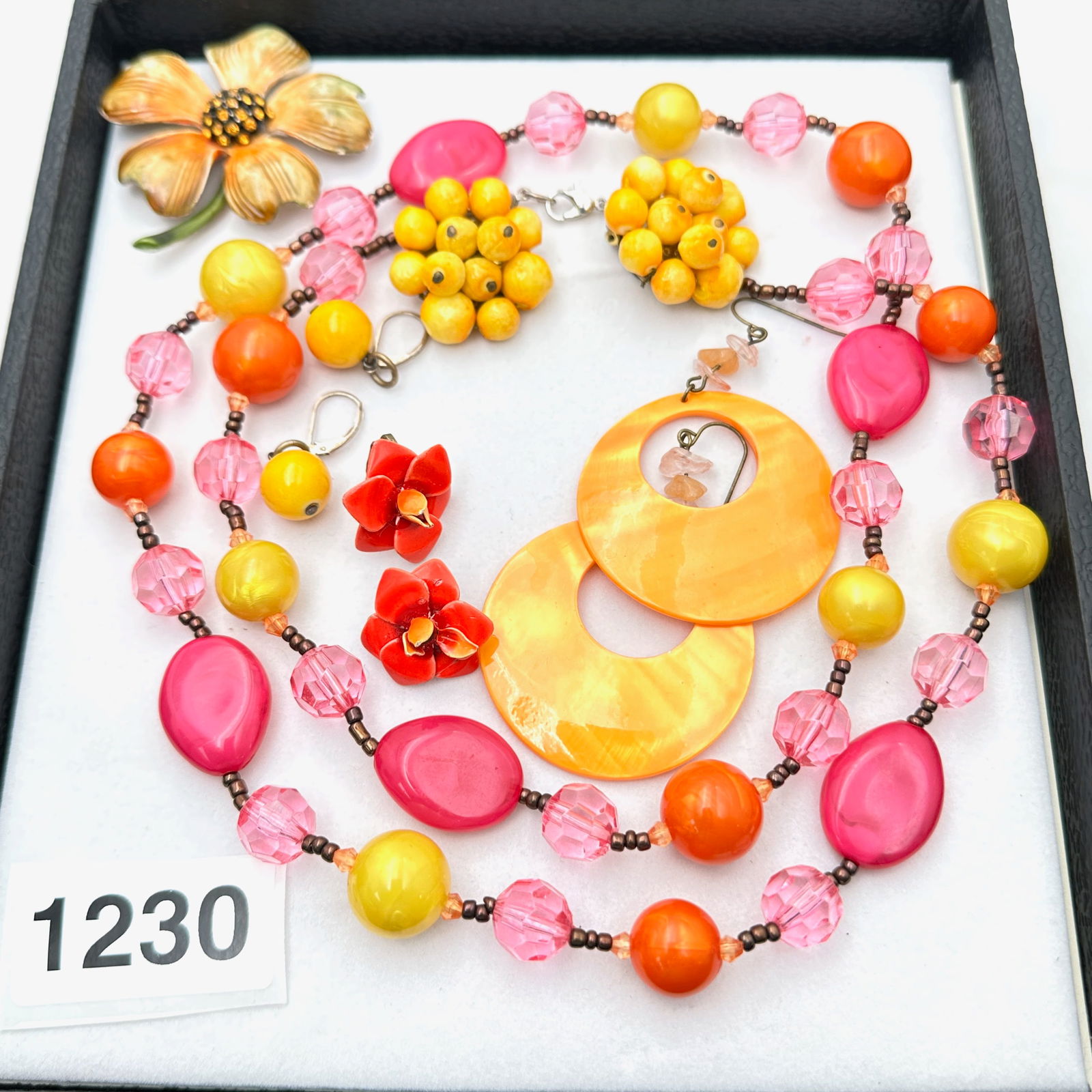 Vintage Jewelry Group Lot: Vintage Jewelry Group Lot