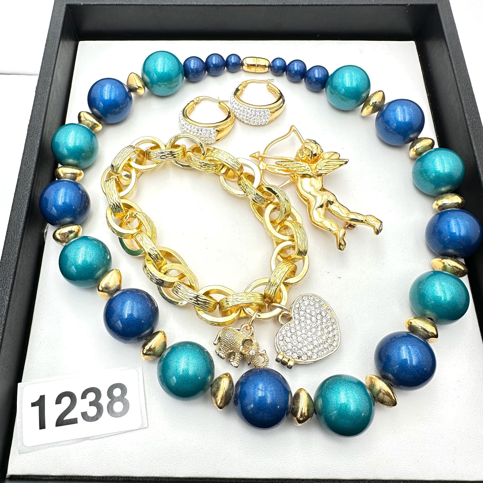 Vintage Jewelry Group Lot: Vintage Jewelry Group Lot