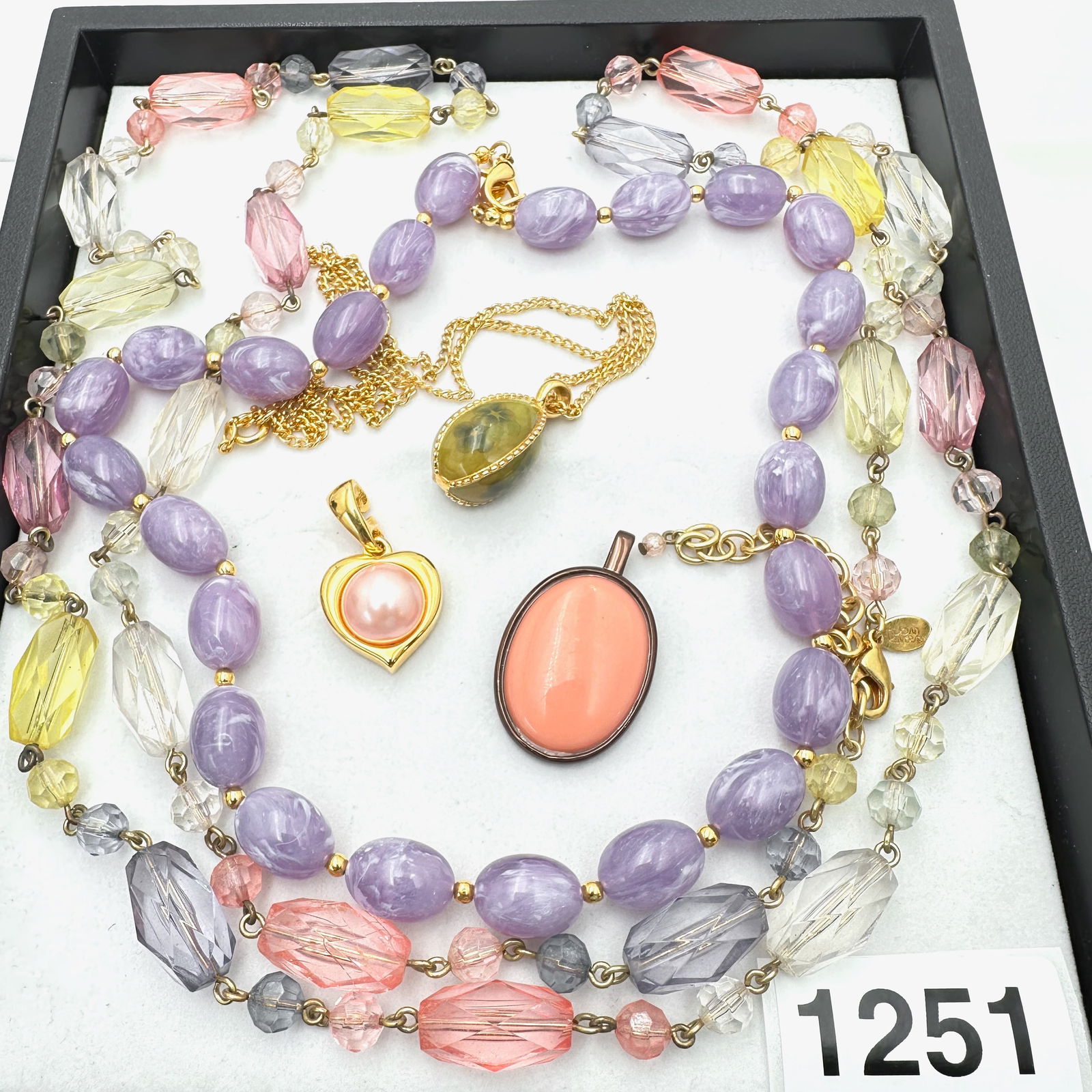 Vintage Jewelry Group Lot: Vintage Jewelry Group Lot