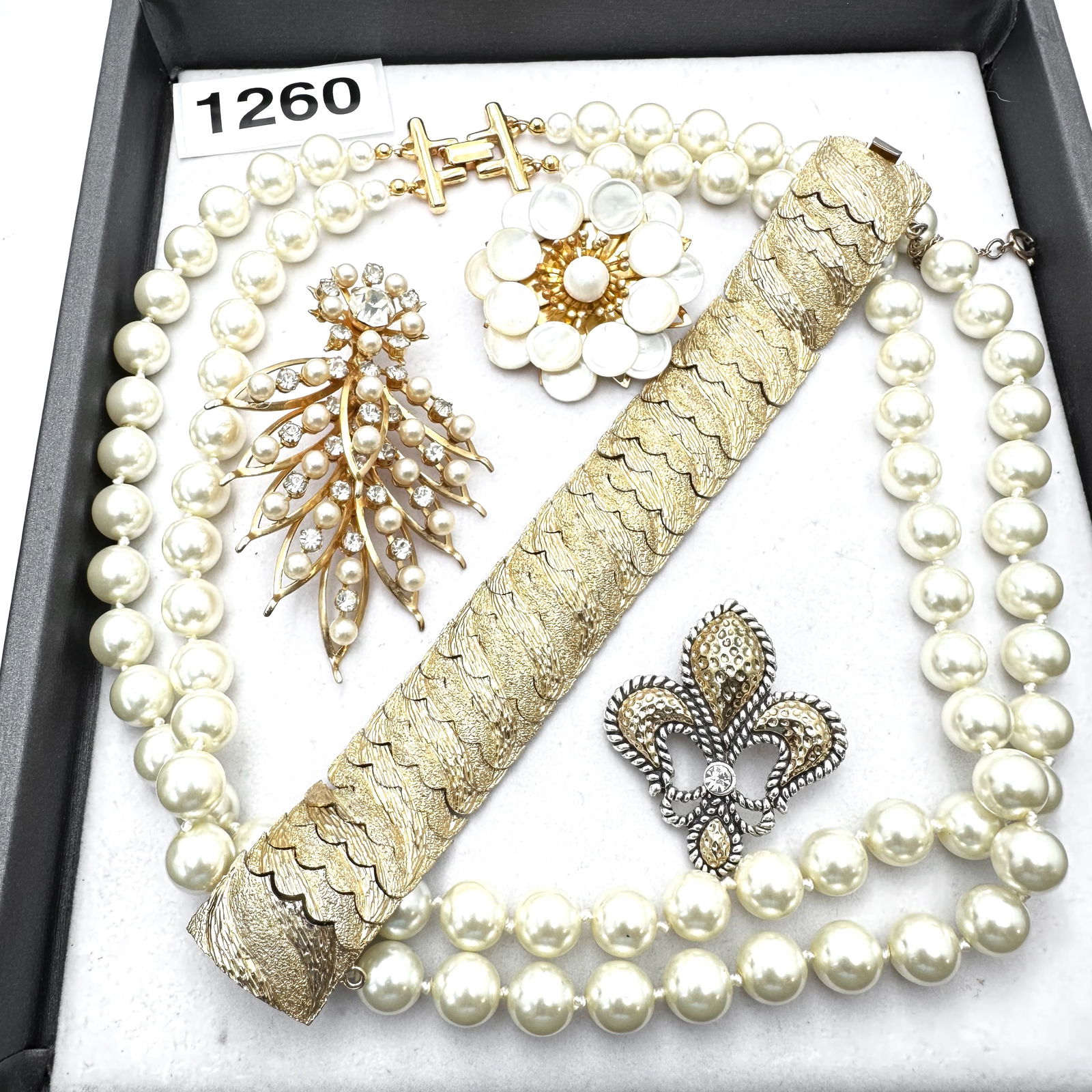 Vintage Jewelry Group Lot: Vintage Jewelry Group Lot