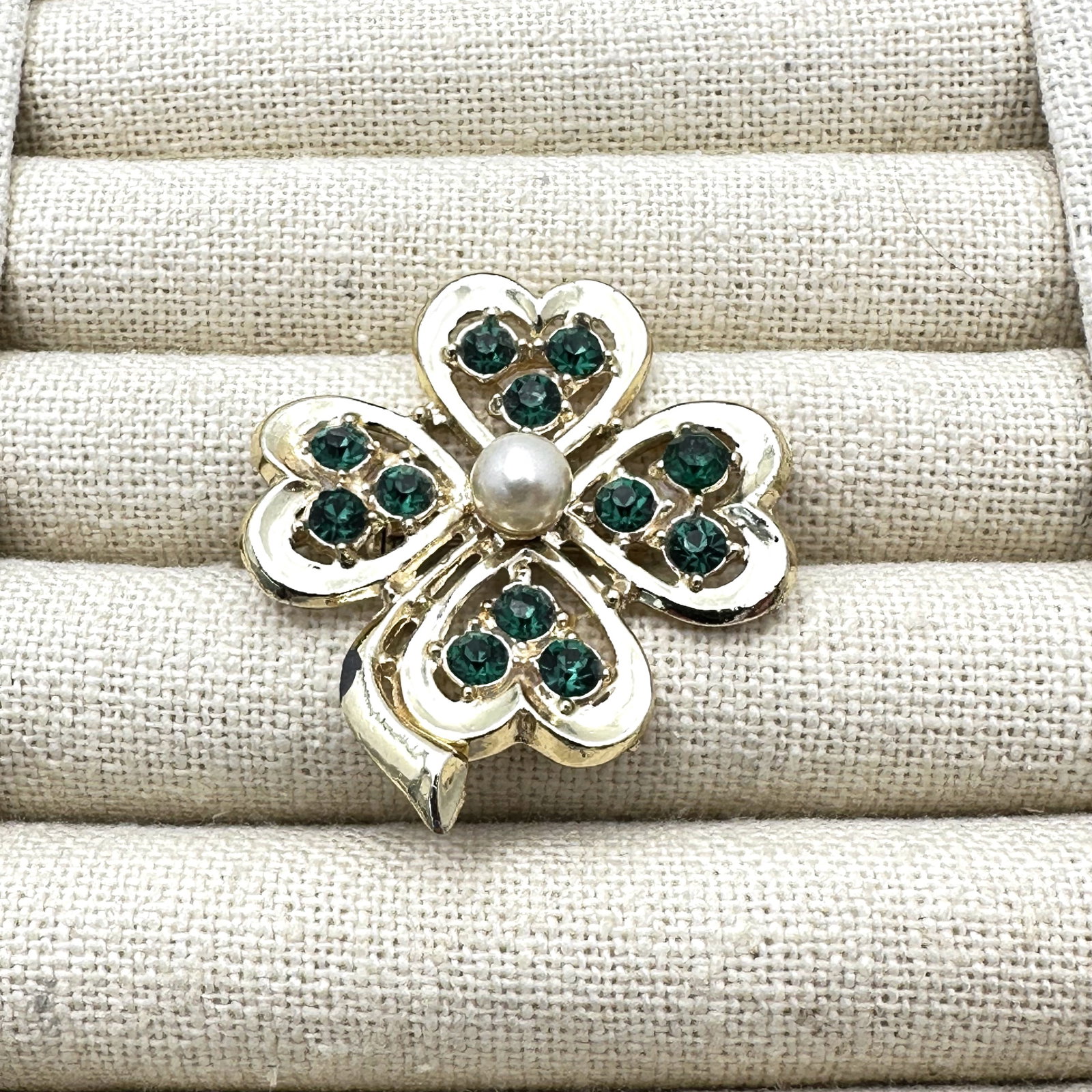 Vintage Green Rhinestone Gold Tone Four Leaf Clover Brooch Pin: Vintage Green Rhinestone Gold Tone Four Leaf Clover Brooch Pin