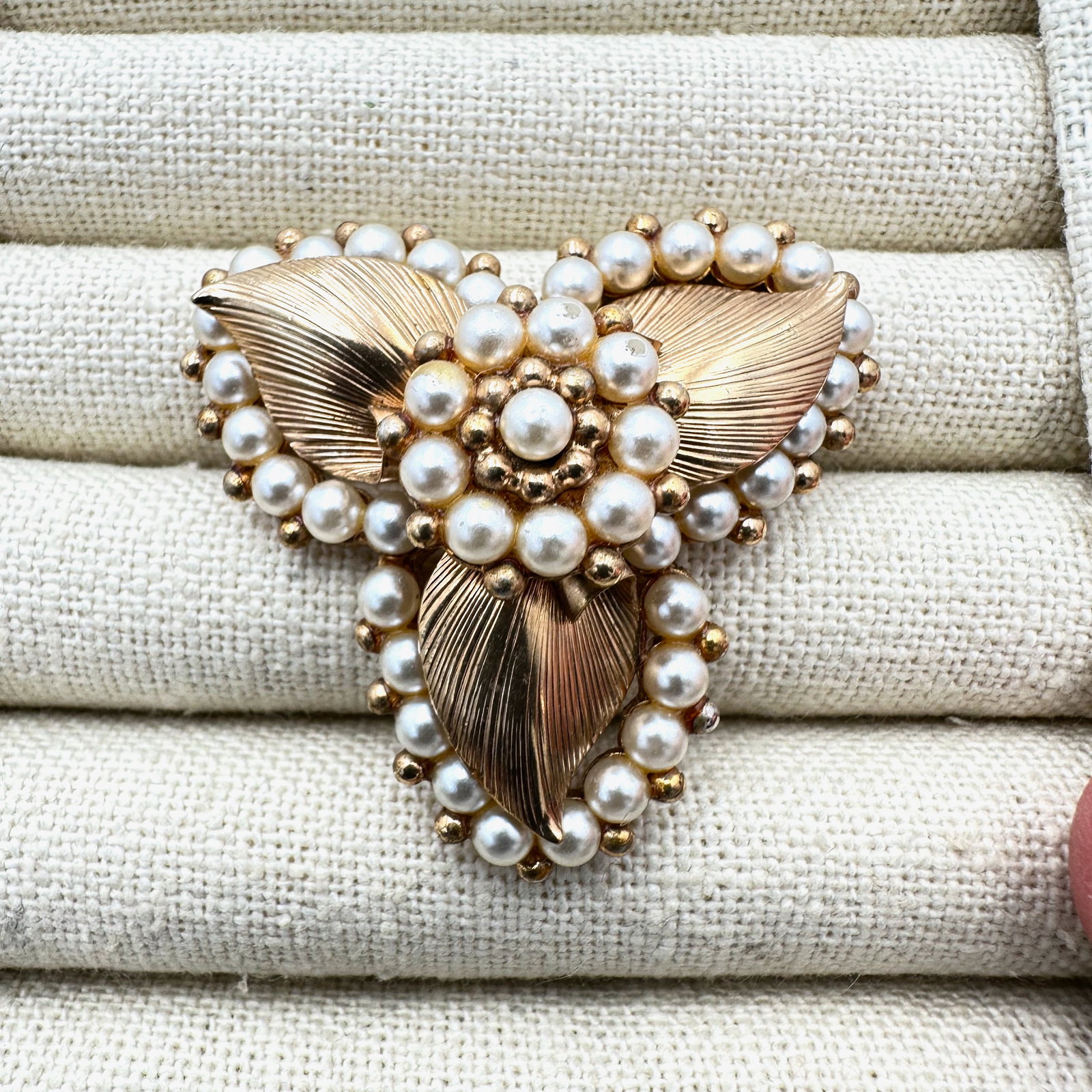 Vintage Har Faux Pearl Gold Tone Flower Brooch Pin 2 Inch: Vintage Har Faux Pearl Gold Tone Flower Brooch Pin 2 Inch