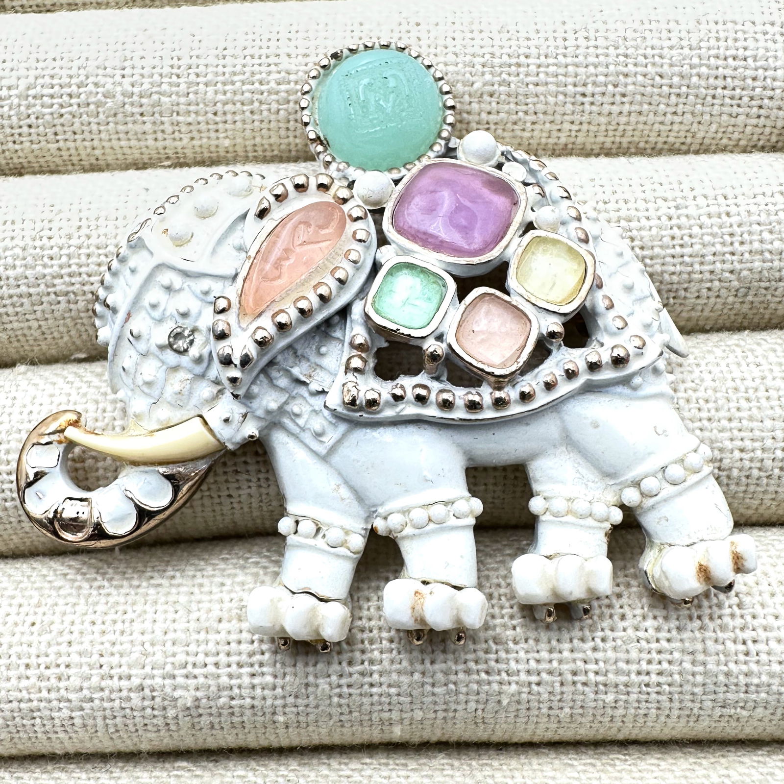 Vintage Rare Signed Hattie Carnegie Pastel Cabochon White Gold Tone Elephant Brooch Pin Pendant 2.5 (1 of 2)