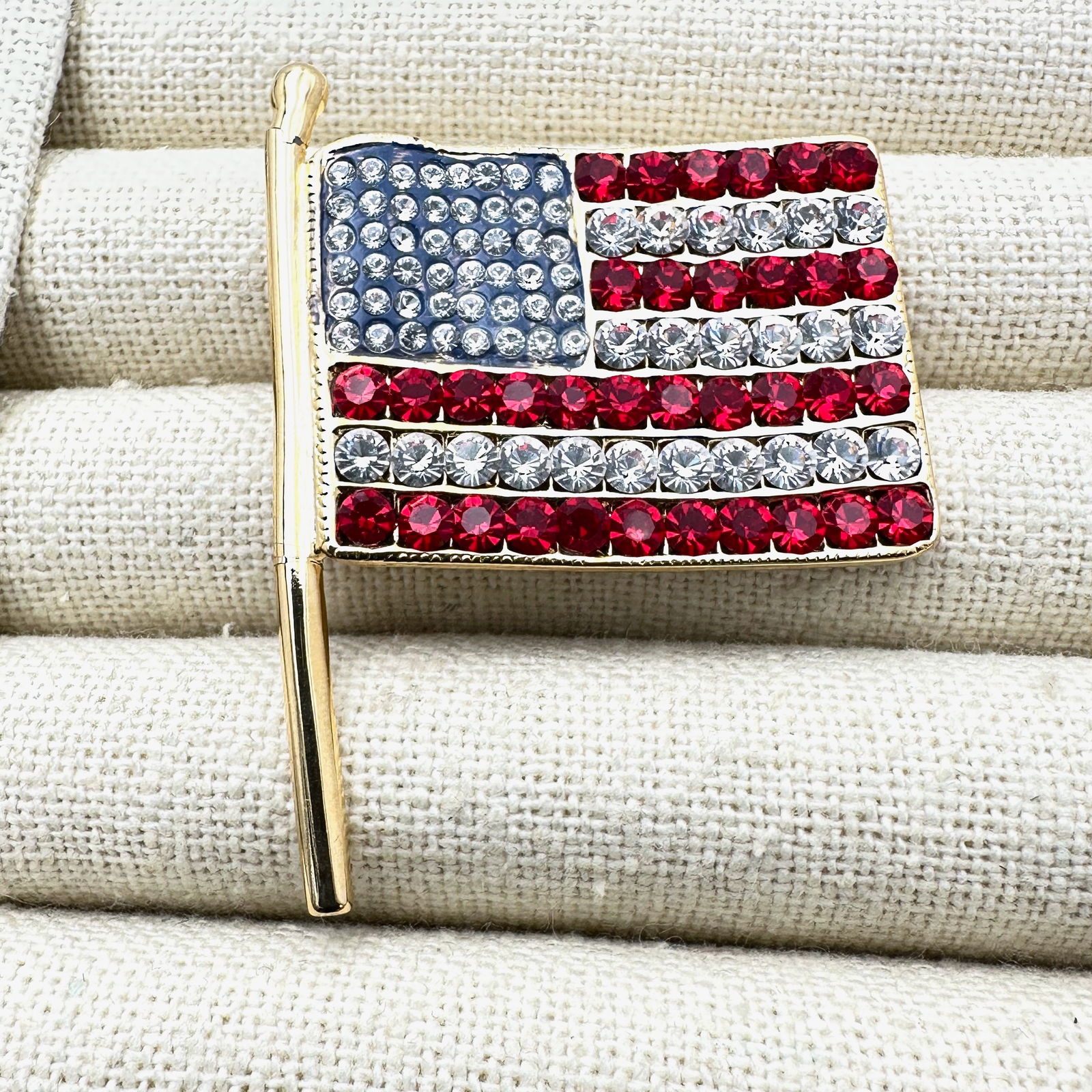 Vintage Kenneth Jay Lane KJL Crystal American Flag Gold Tone Brooch Pin 2 Inch (1 of 2)