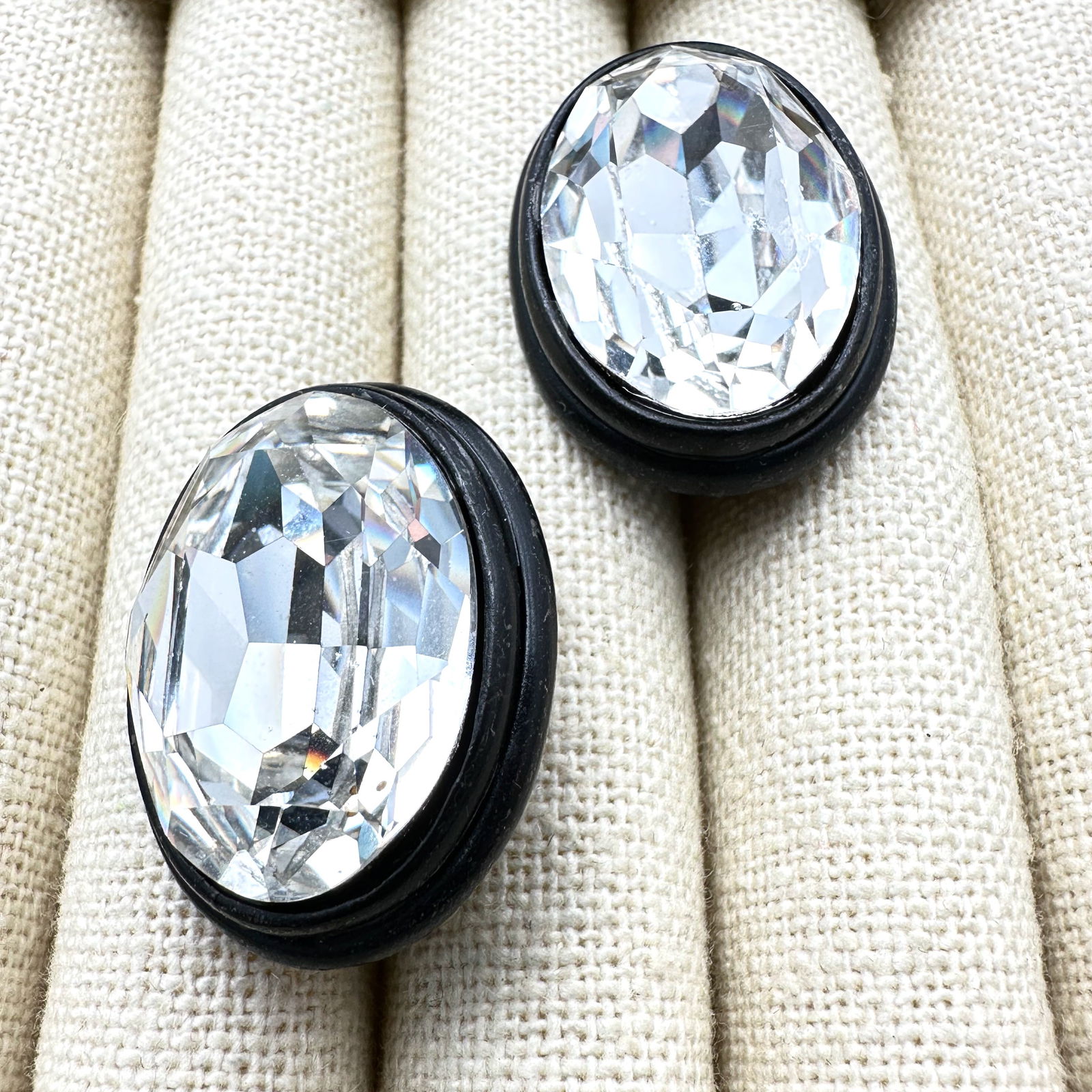 Vintage Ciner Clear Glass Rhinestone Black Clip Earrings 1.25 Inch: Vintage Ciner Clear Glass Rhinestone Black Clip Earrings 1.25 Inch