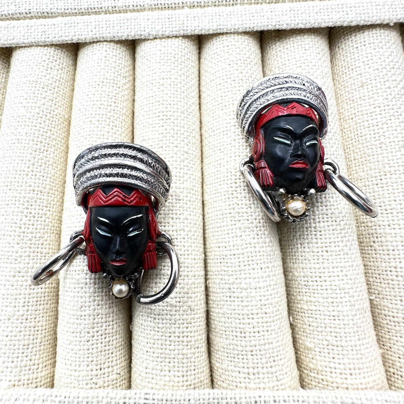 Vintage Selro Selini Black Asian Princess Silver Tone Clip Earrings: Vintage Selro Selini Black Asian Princess Silver Tone Clip Earrings