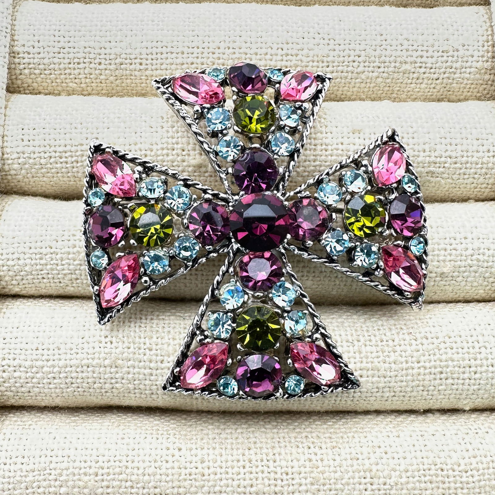 Vintage Unsigned Weiss Multicolor Glass Rhinestone Silver Tone Maltese Cross Pin Pendant 2 Inch: Vintage Unsigned Weiss Multicolor Glass Rhinestone Silver Tone Maltese Cross Pin Pendant 2 Inch