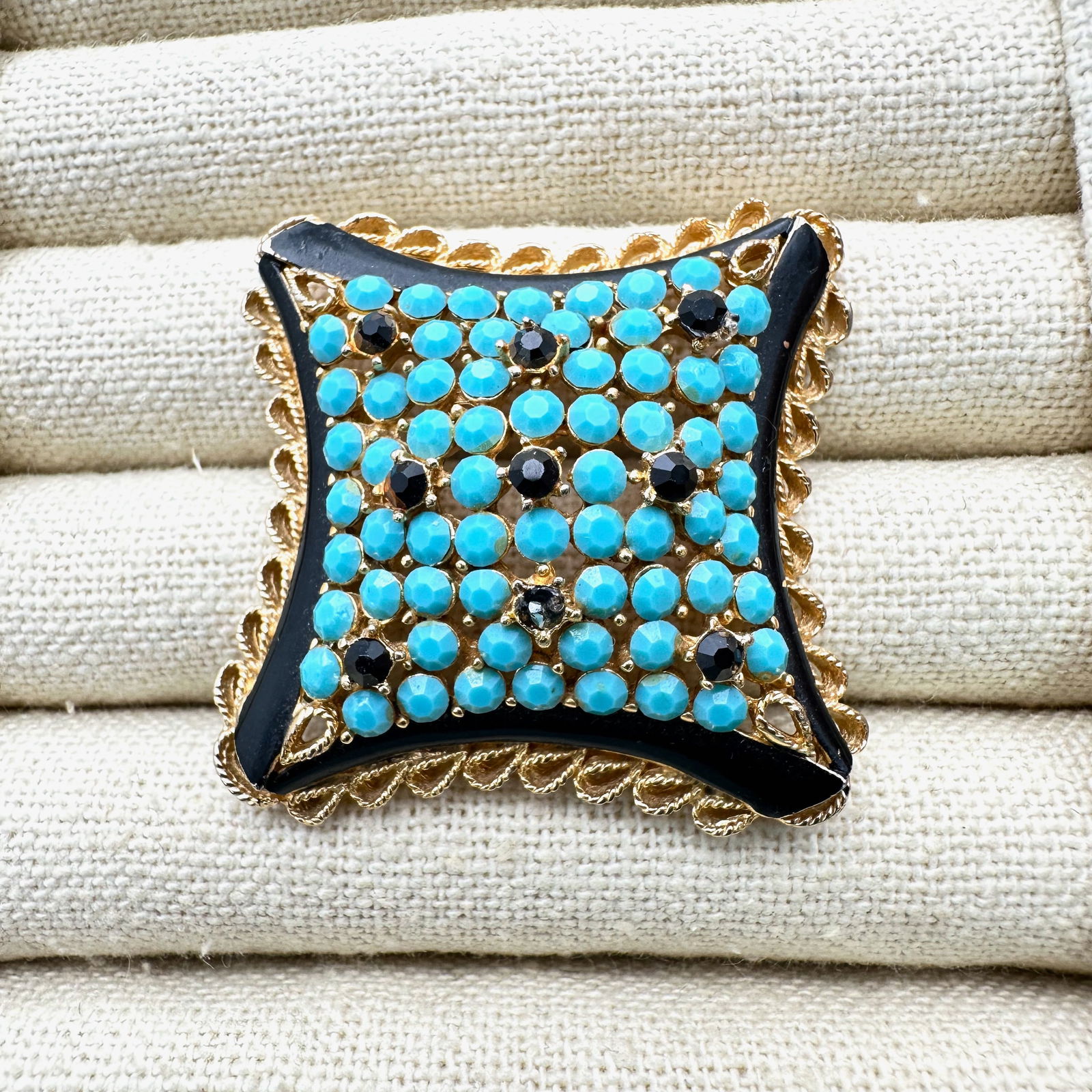 Vintage Kramer Turquoise Blue Glass Rhinestone Black Enamel Gold Tone Brooch Pin 2 Inch: Vintage Kramer Turquoise Blue Glass Rhinestone Black Enamel Gold Tone Brooch Pin 2 Inch