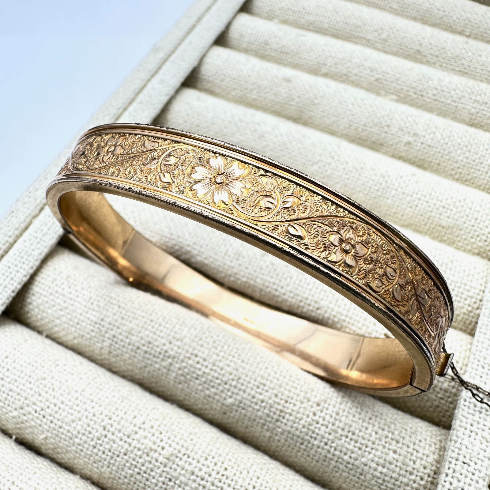 Vintage Older Gold Filled Hinged Bangle Bracelet 7 Inch: Vintage Older Gold Filled Hinged Bangle Bracelet 7 Inch
