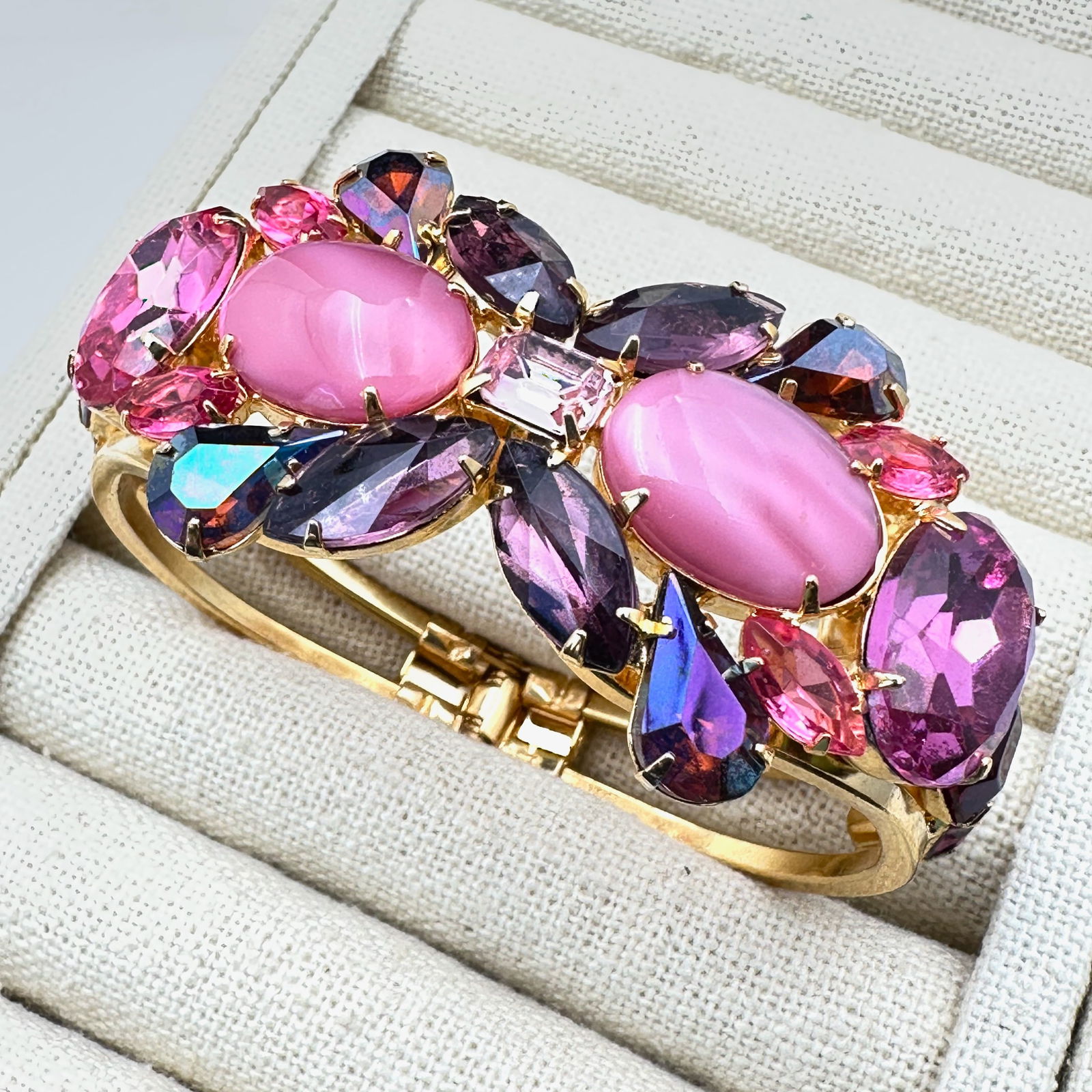 Vintage High End Pink Purple Glass Rhinestone Gold Tone Clamper Bracelet: Vintage High End Pink Purple Glass Rhinestone Gold Tone Clamper Bracelet