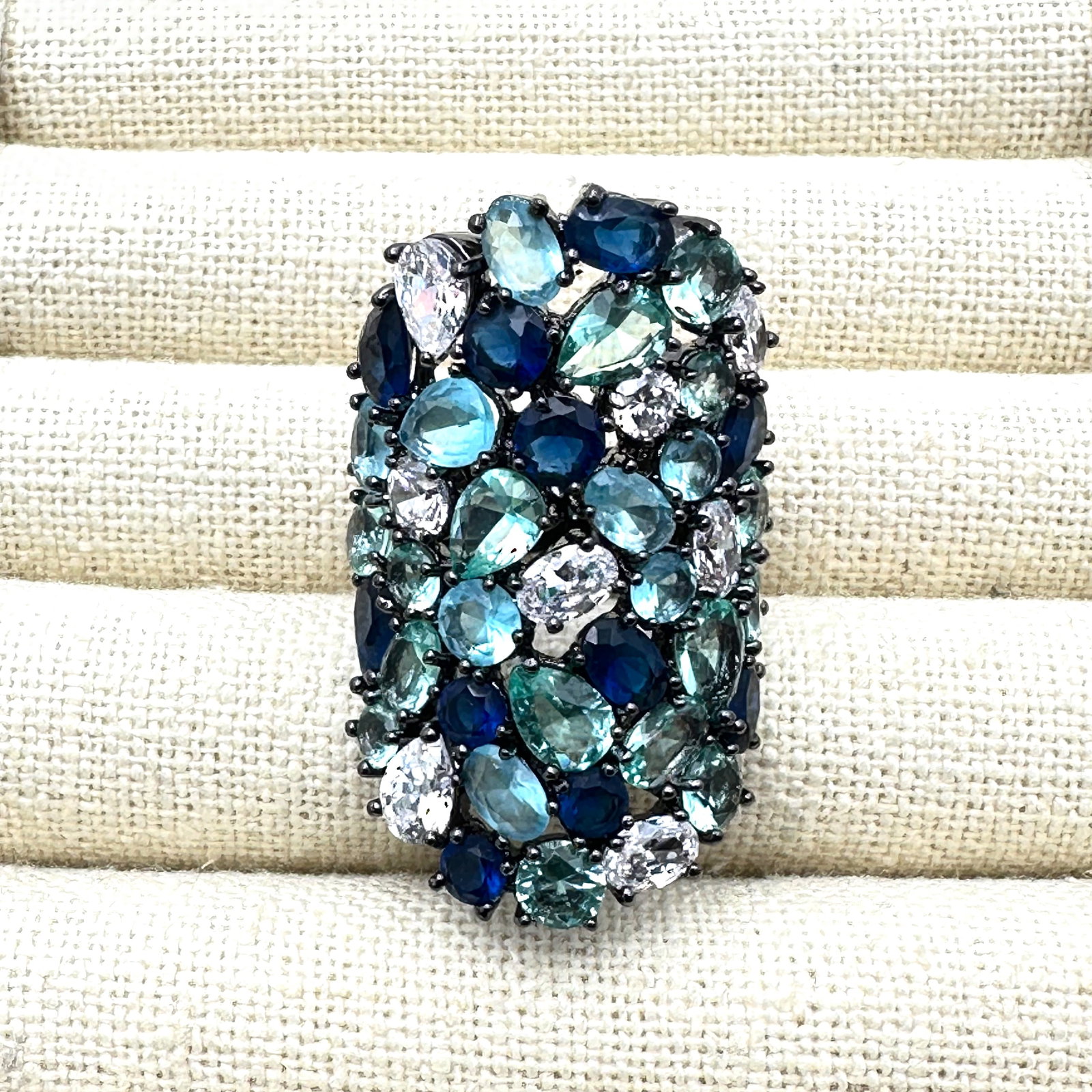 High Quality Crystal Shades of Blue Dark Silver Tone Gunmetal Ring Size 8 (1 of 2)