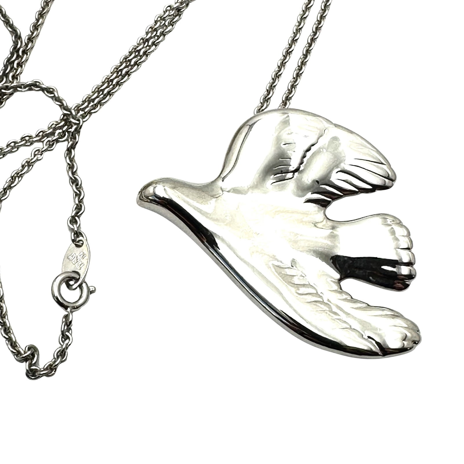 Vintage Trifari Silver Tone Dove Pendant Necklace 28 Inch Chain: Vintage Trifari Silver Tone Dove Pendant Necklace 28 Inch Chain