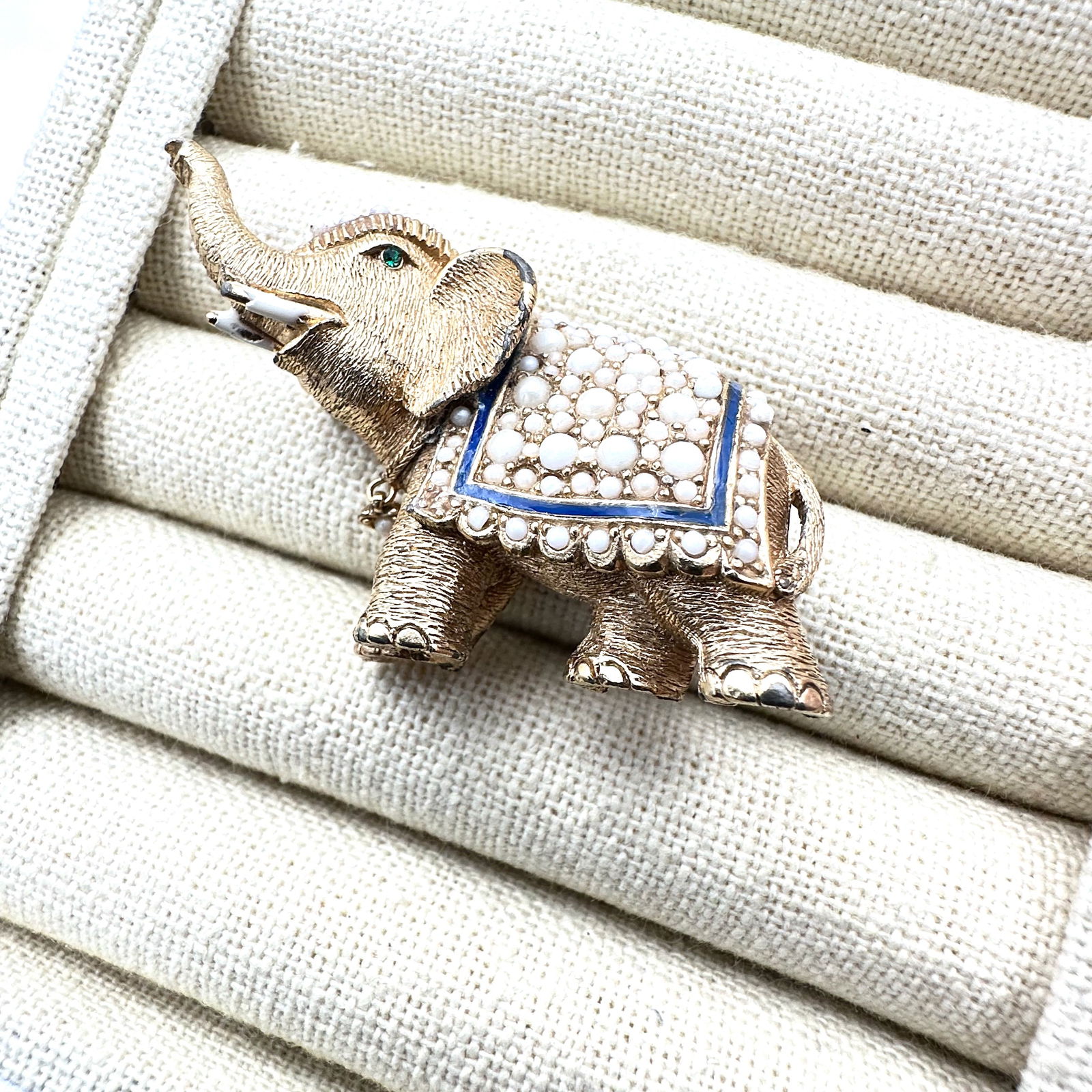 Vintage Ciner Faux Pearl Rhinestone Gold Tone Elephant Brooch Pin 2 Inch (1 of 2)