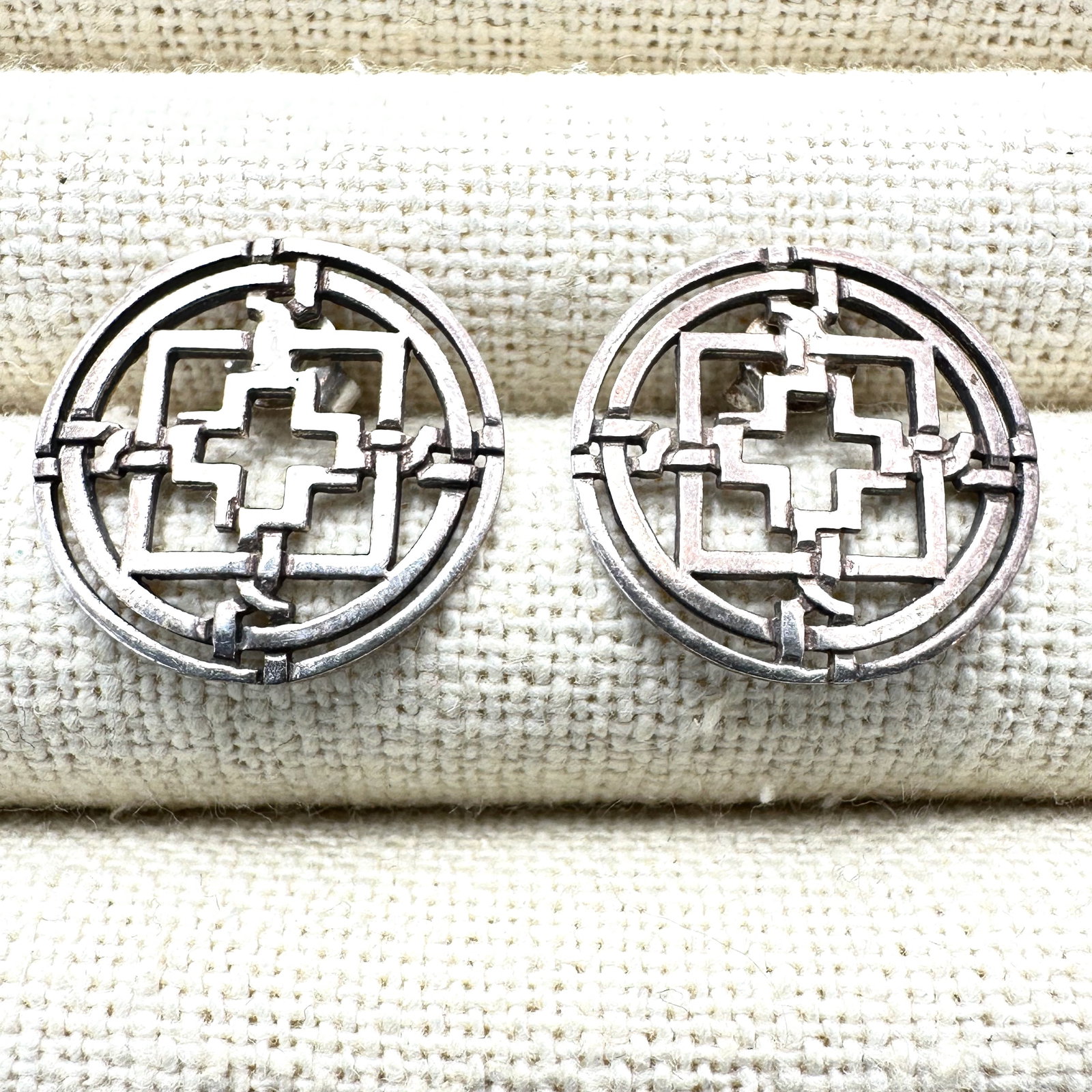 Southwest Design Sterling Silver Pierced Earrings 3/4 Inch: Southwest Design Sterling Silver Pierced Earrings 3/4 Inch