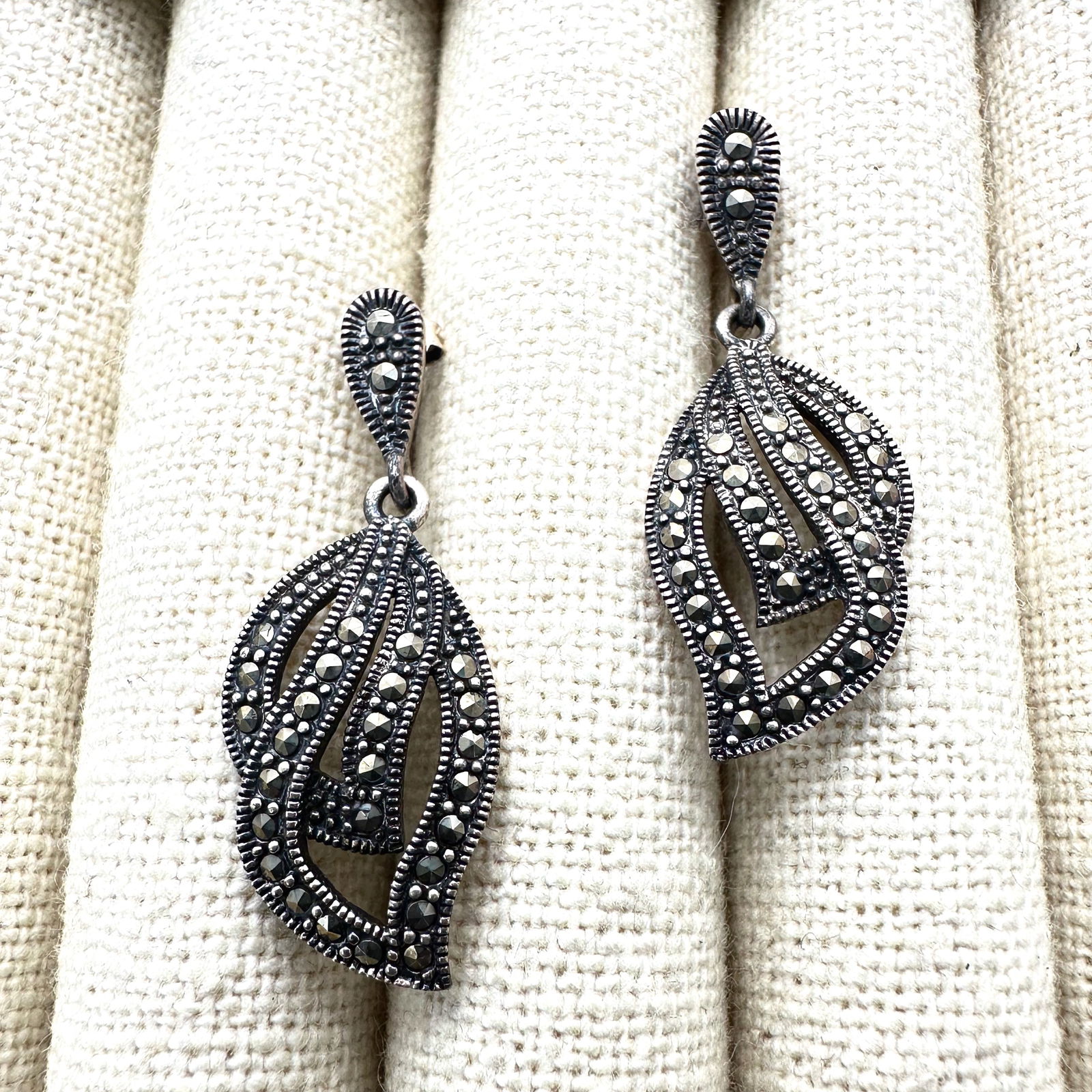 Marcasite Sterling Silver Pierced Chandelier Earrings 1.5 Inch: Marcasite Sterling Silver Pierced Chandelier Earrings 1.5 Inch