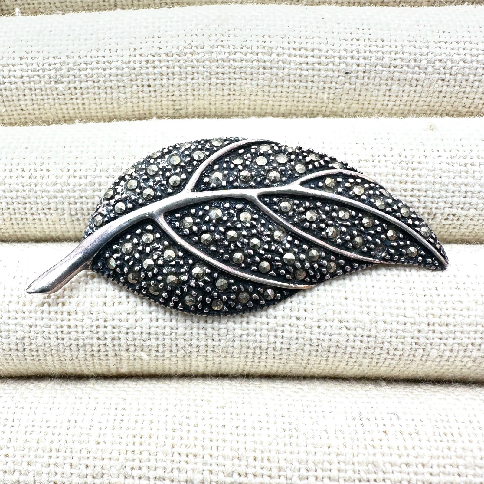 Vintage Marcasite Sterling Silver Leaf Brooch Pin 2 Inch (1 of 2)