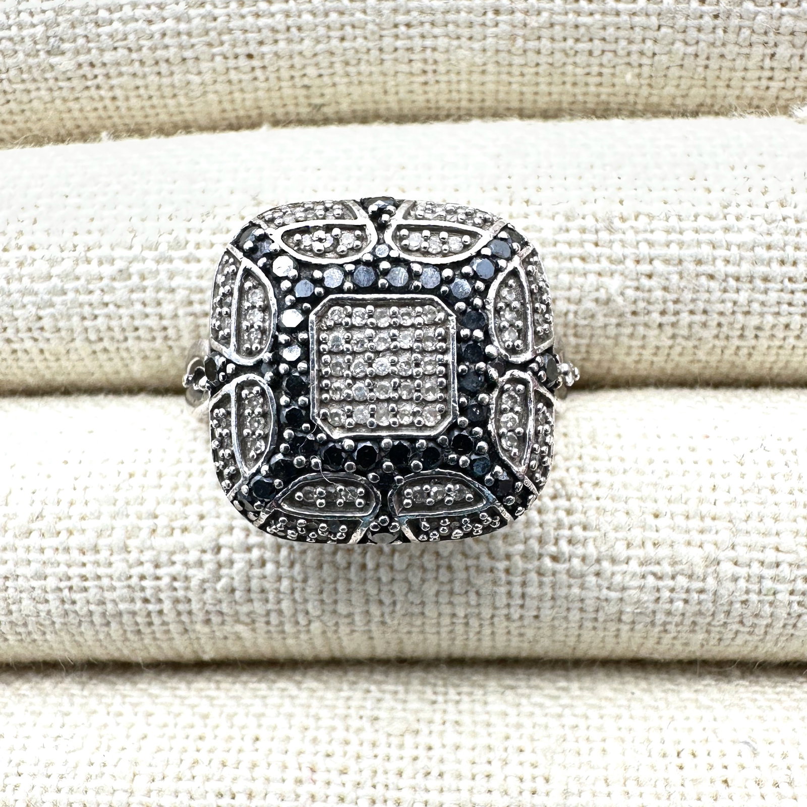 Signed JWBR Black And White Diamond Sterling Silver Statement Ring Size 10: Signed JWBR Black And White Diamond Sterling Silver Statement Ring Size 10