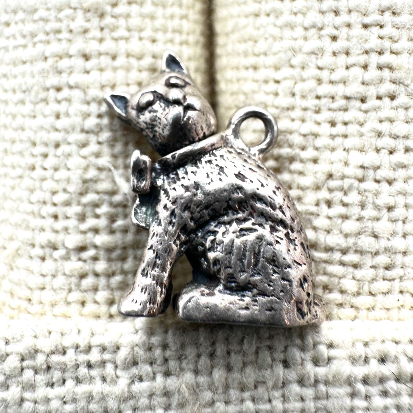 Tiny Cat Pendant or Charm Articulated Head 3/4 Inch: Tiny Cat Pendant or Charm Articulated Head 3/4 Inch