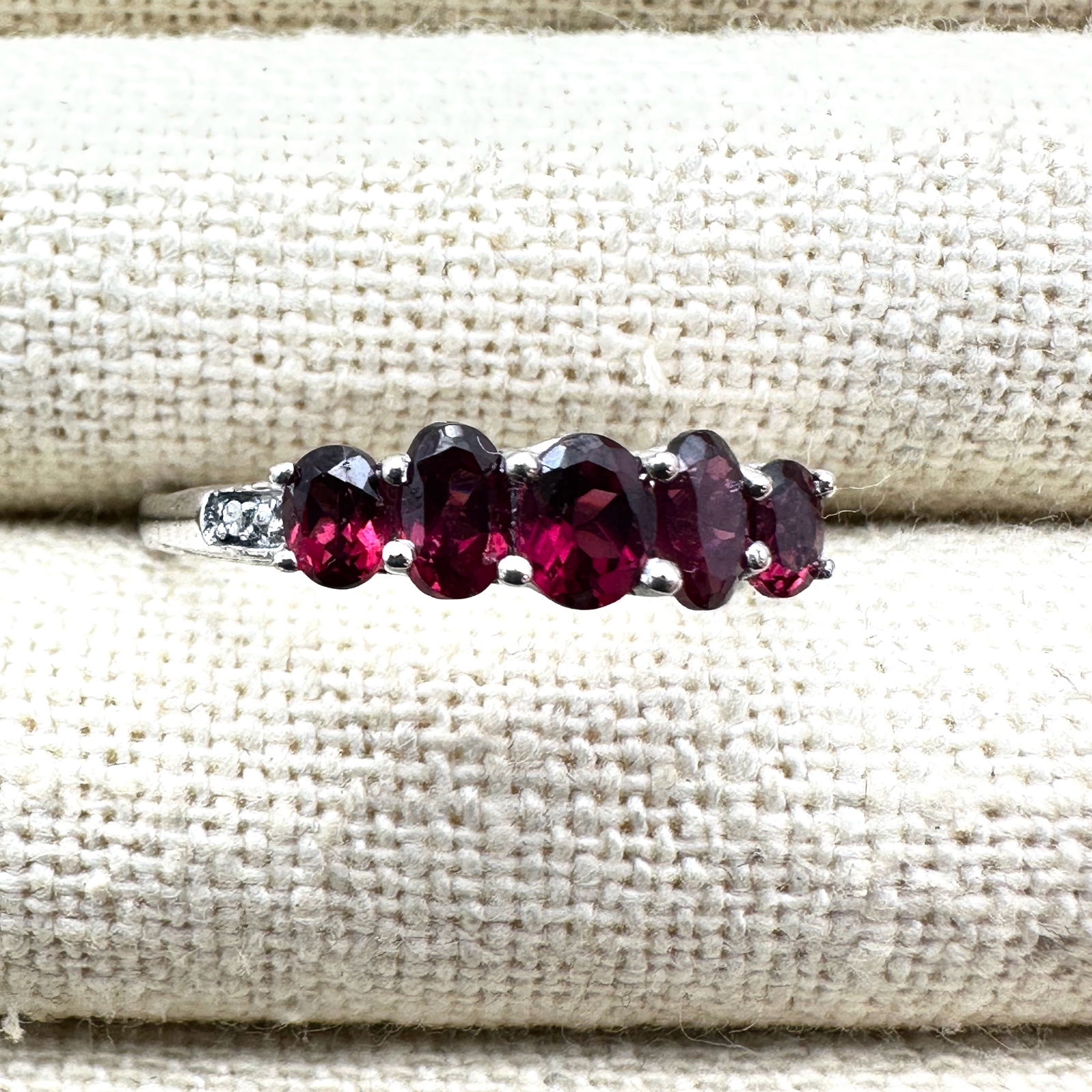 Vintage Red Gemstone Sterling Silver Ring Size 9 (1 of 2)