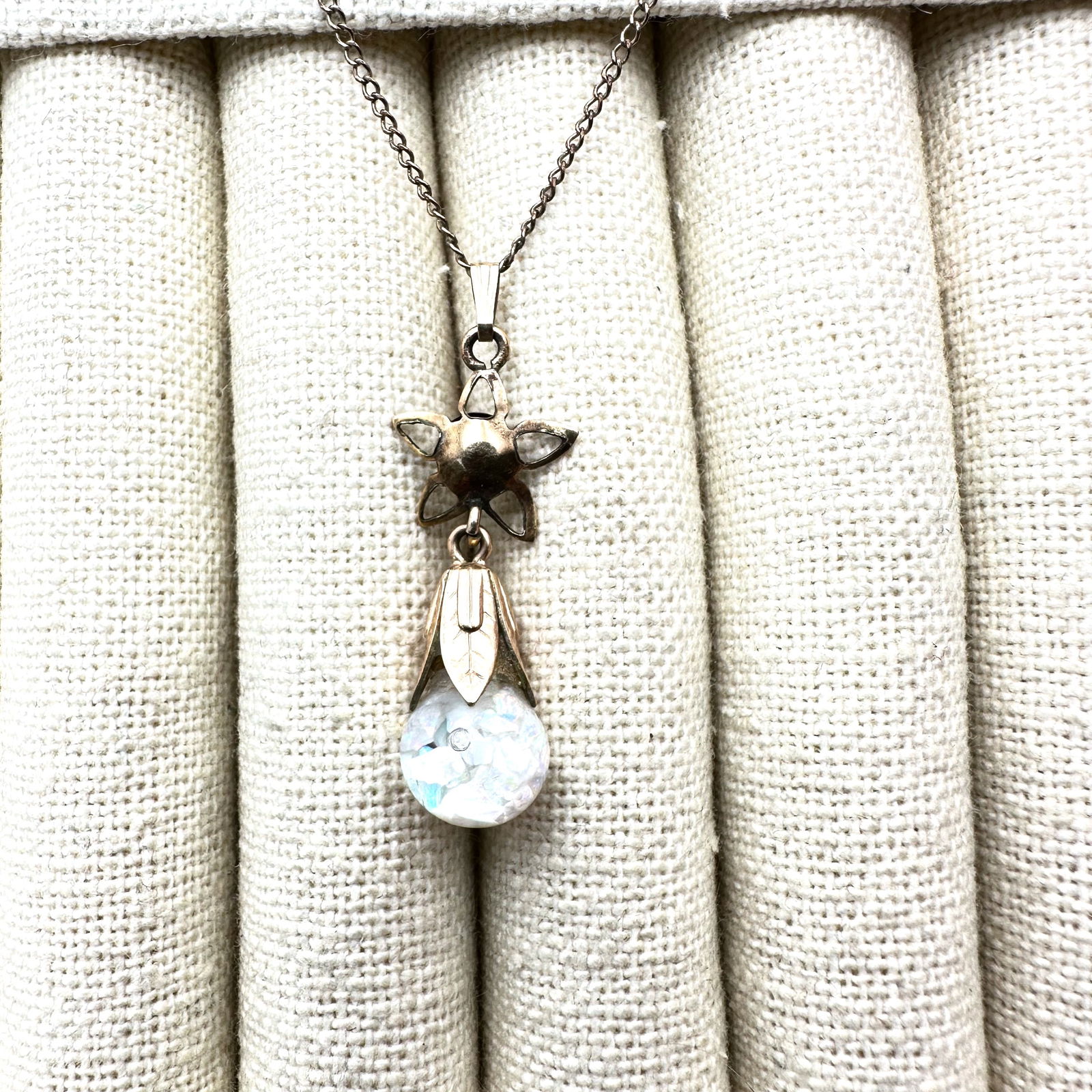 Vintage Gold Filled Floating Opal 1.25 Inch Pendant Necklace 18 Inch Chain: Vintage Gold Filled Floating Opal 1.25 Inch Pendant Necklace 18 Inch Chain