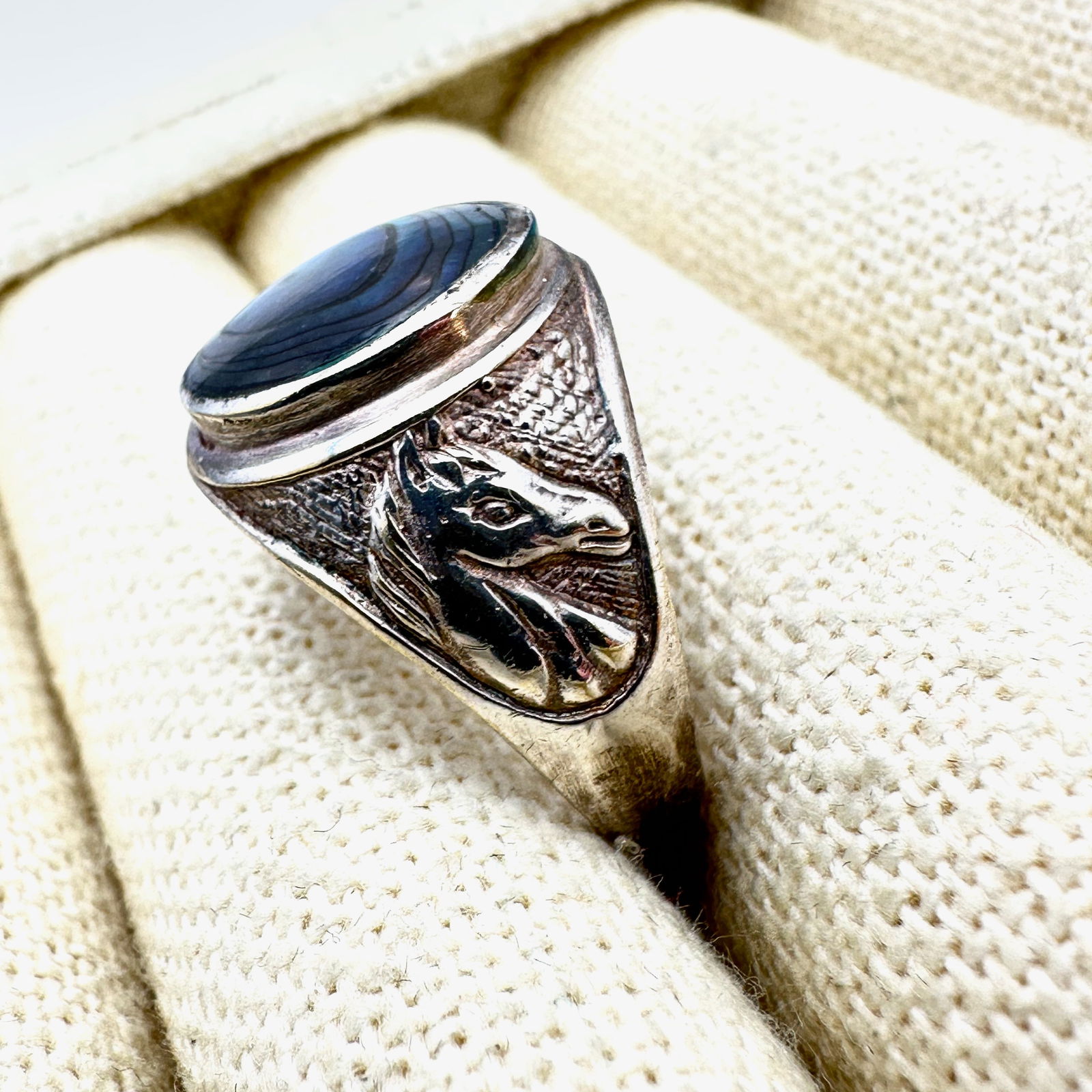 Vintage Equestrian Horse Design Sterling Silver Abalone Ring Size 9 (1 of 2)