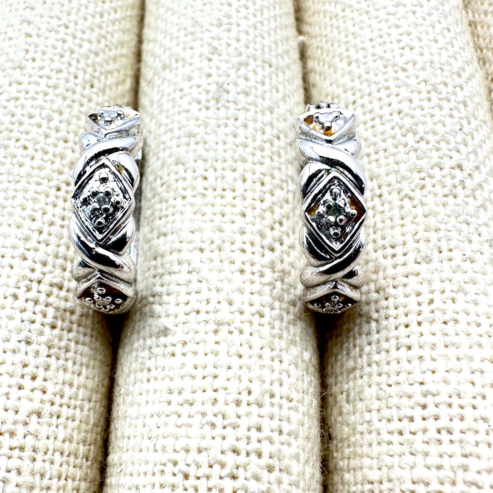 Diamond Sterling Silver 3/4 Inch Pierced Oval Hoop Earrings: Diamond Sterling Silver 3/4 Inch Pierced Oval Hoop Earrings