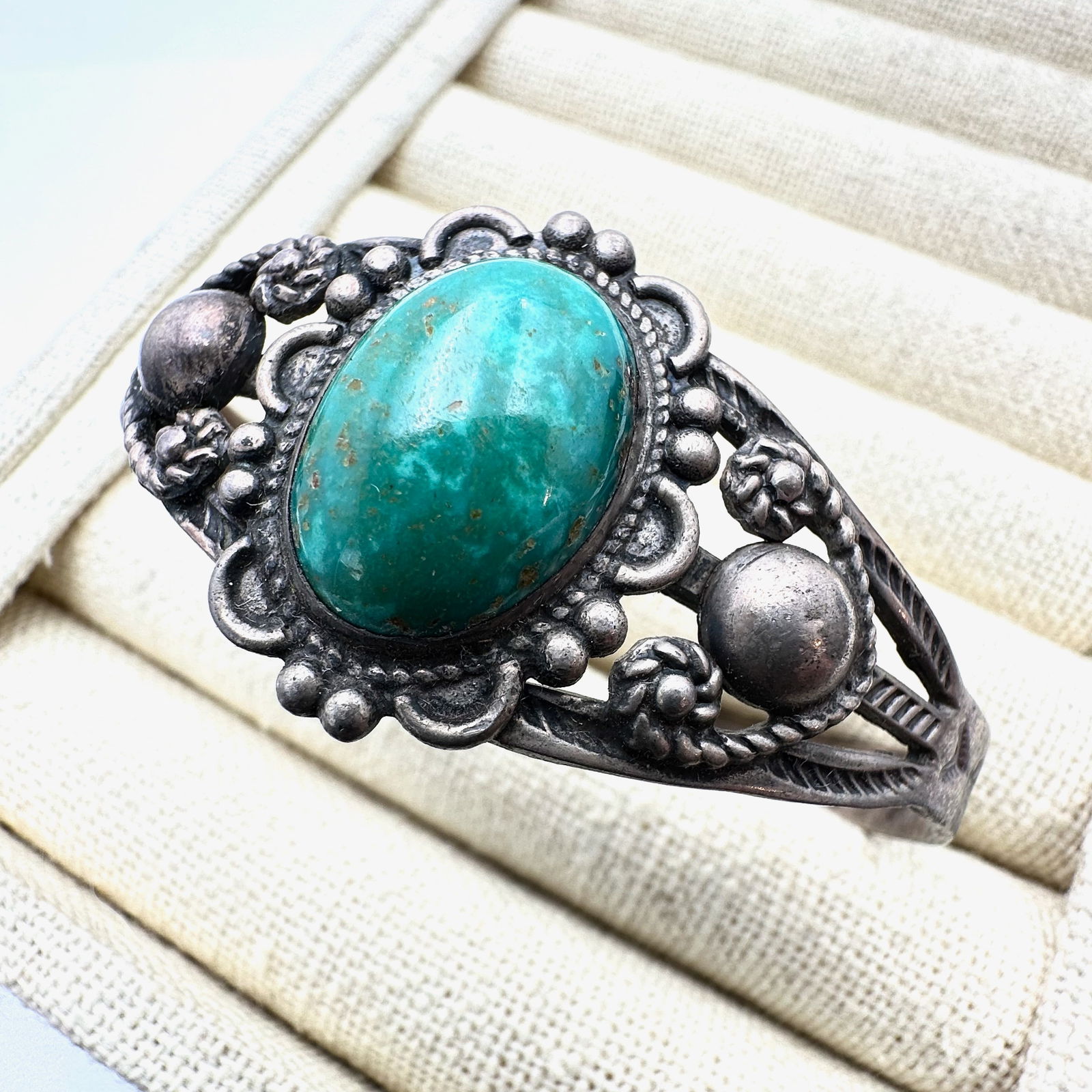 Vintage American Southwest Blue Green Turquoise Sterling Silver Cuff Bracelet 18 Grams Adjustable (1 of 2)