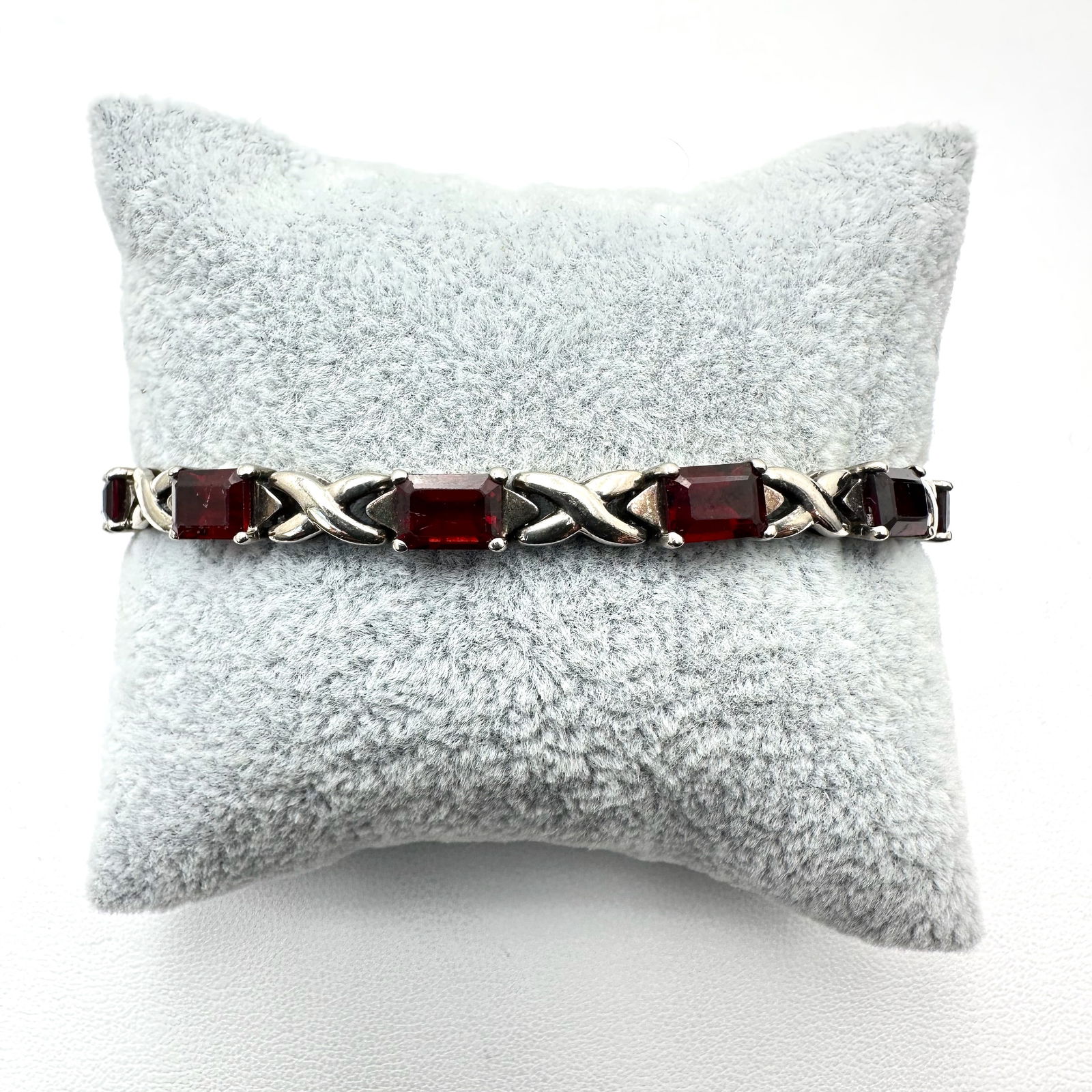 Red Garnet Gemstone Sterling Silver Tennis Bracelet 7.5 Inch 16 Grams: Red Garnet Gemstone Sterling Silver Tennis Bracelet 7.5 Inch 16 Grams