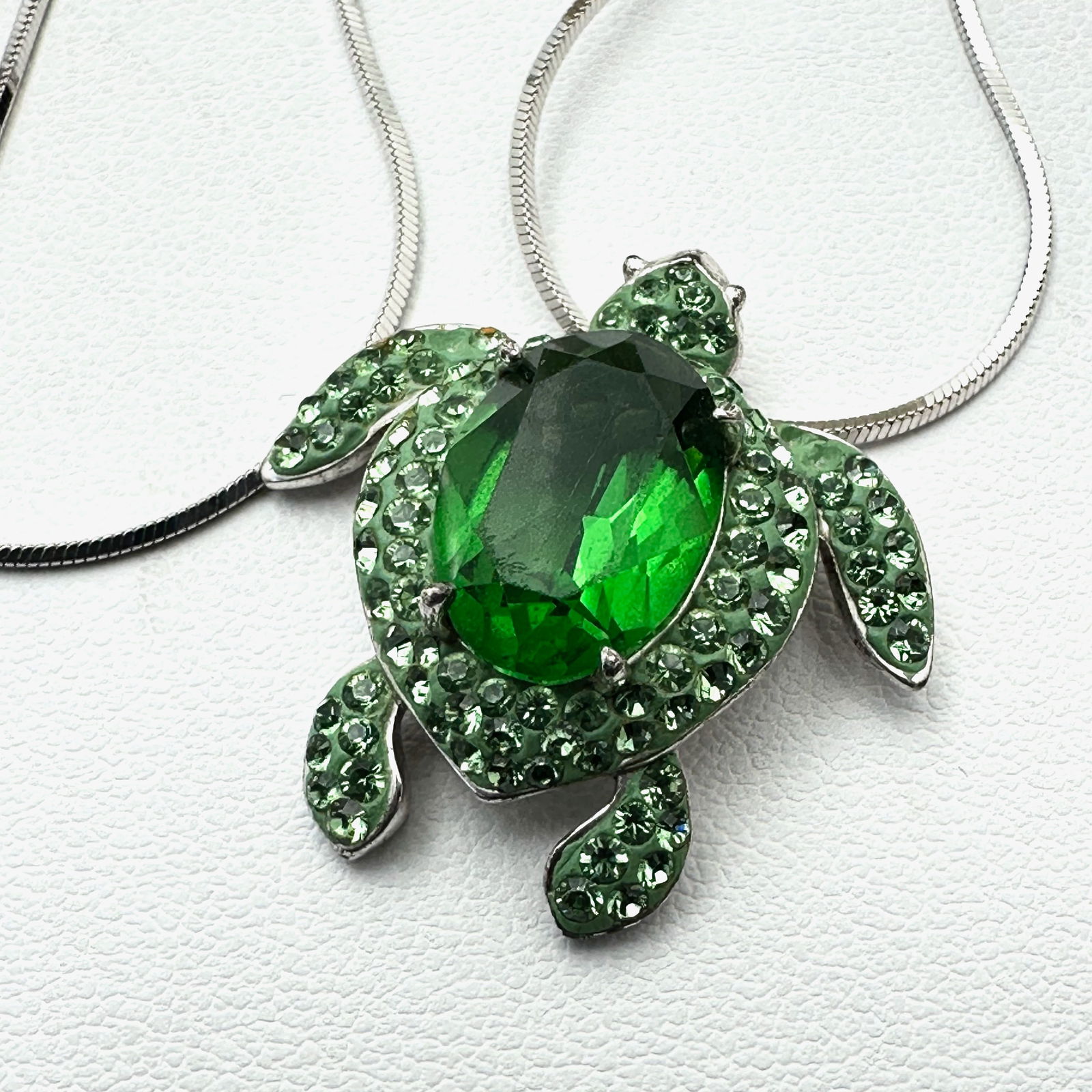Green Crystal Turtle Sterling Silver Pendant Necklace 16 Inch Chain (1 of 2)