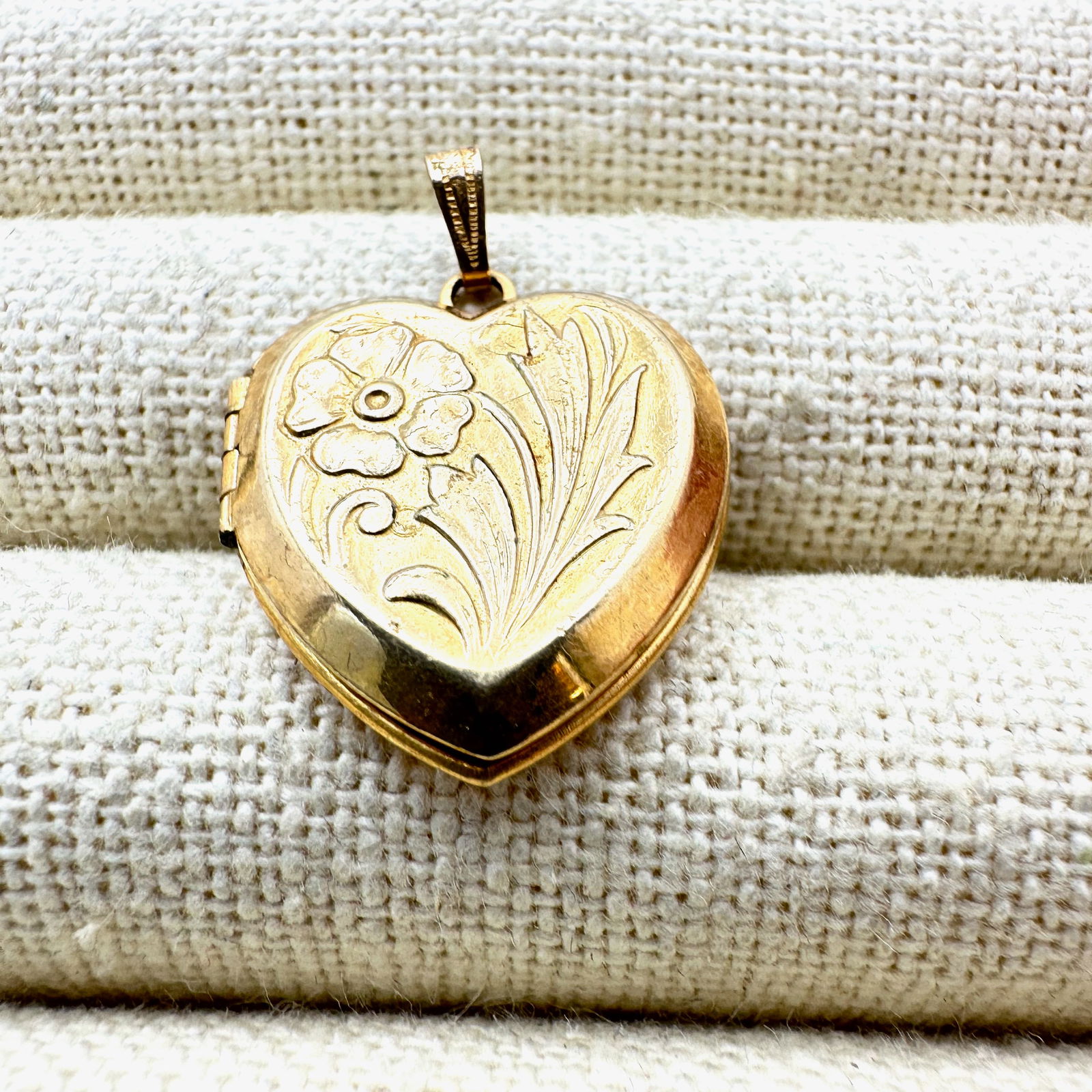 Vintage Gold Filled Heart Picture Locket 1 Inch (1 of 2)