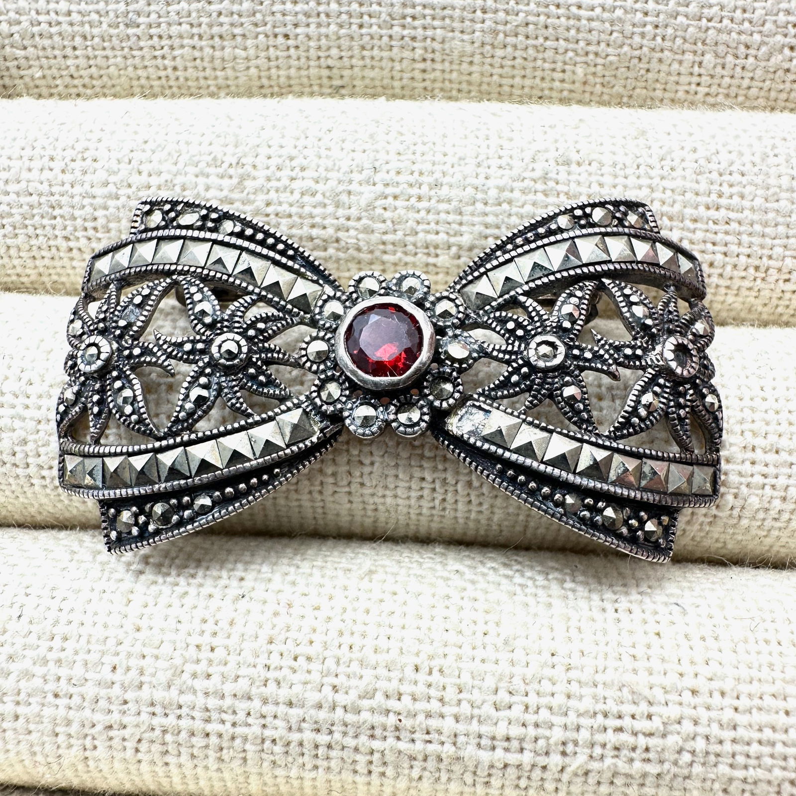 Vintage Red Garnet And Marcasite Sterling Silver Brow Brooch Pin 2 Inch Weight 10 Grams: Vintage Red Garnet And Marcasite Sterling Silver Brow Brooch Pin 2 Inch Weight 10 Grams