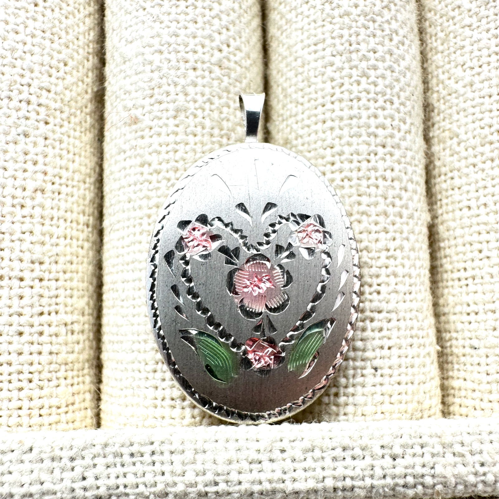 Vintage Sterling Silver Oval Picture Locket Pendant 1.25 Inch (1 of 2)
