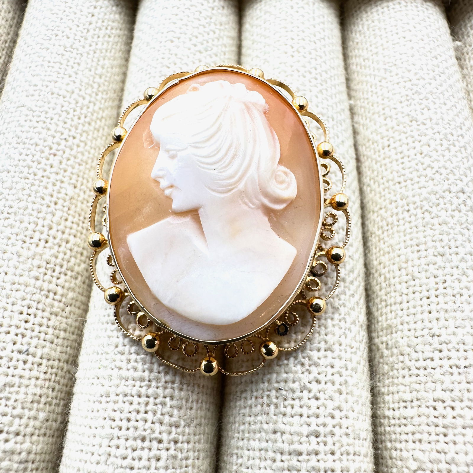 Vintage Gold Filled Carved Shell Cameo Brooch Pin Pendant 1.5 Inch (1 of 2)