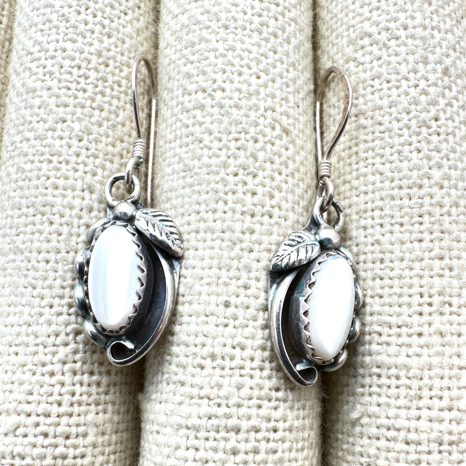 American Southwest Pearl Sterling Silver Pierced Earrings 1.25 Inch: American Southwest Pearl Sterling Silver Pierced Earrings 1.25 Inch