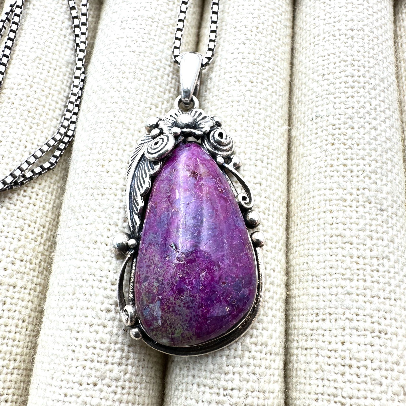 American Southwest Purple Mohave Turquoise Sterling Silver 2 Inch Pendant 30 Inch Box Chain 15 Grams: American Southwest Purple Mohave Turquoise Sterling Silver 2 Inch Pendant 30 Inch Box Chain 15 Grams