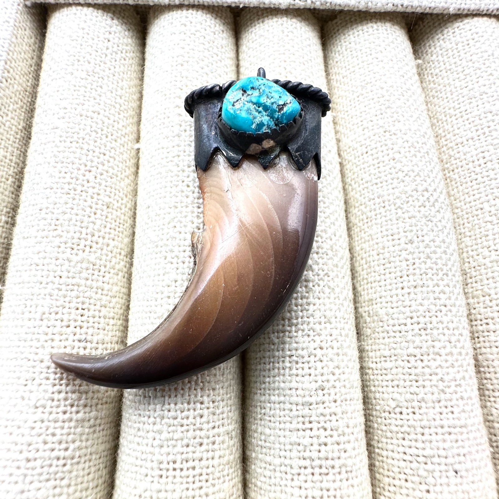American Southwest Bear Claw Turquoise Sterling Silver Pendant 2 Inch: American Southwest Bear Claw Turquoise Sterling Silver Pendant 2 Inch