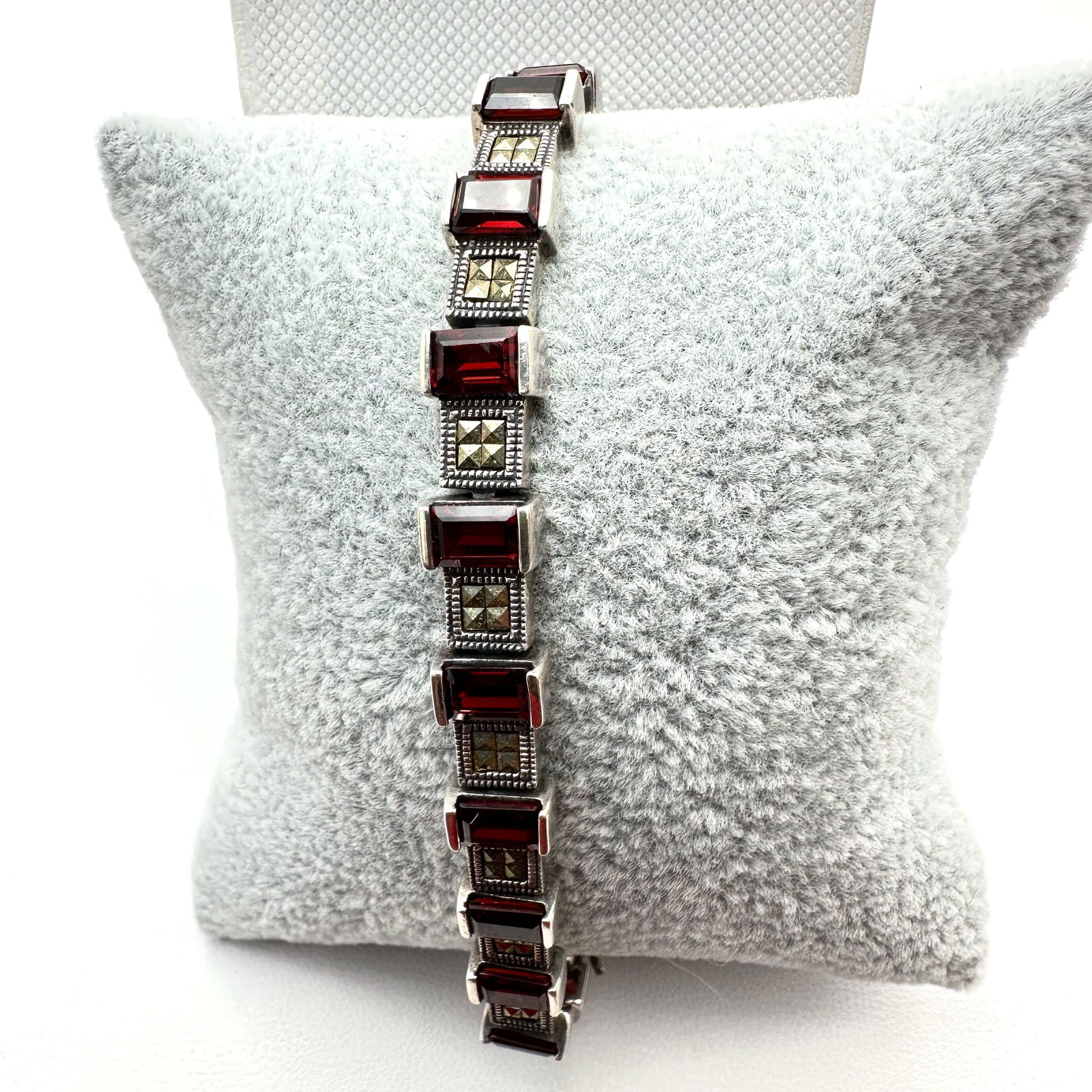 Red Garnet and Marcasite Sterling Silver Bracelet 8 Inch Weight 23 Grams: Red Garnet and Marcasite Sterling Silver Bracelet 8 Inch Weight 23 Grams