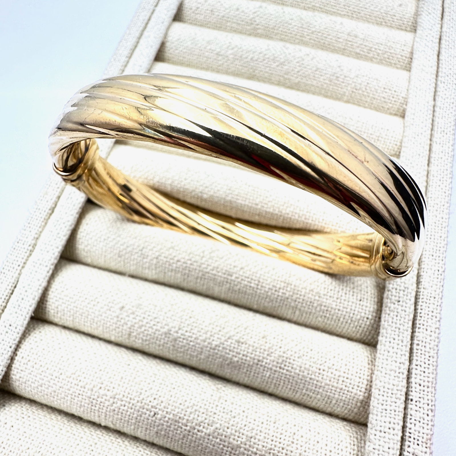 Italy Gold Over Sterling Silver Hinged Bangle Bracelet 7 3/4 Inch Weight 24 Grams (1 of 2)